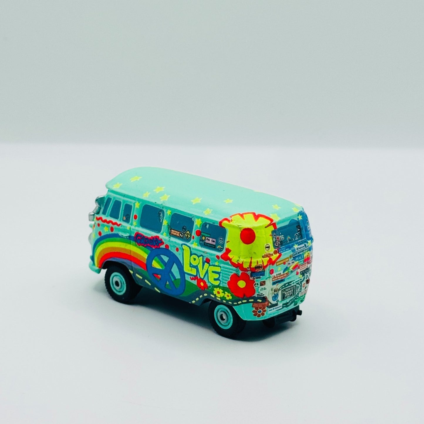 Disney Pixar Cars - PRECISION SERIES GLOW FILLMORE SET EXCLUSIVE - 1:55 Diecast