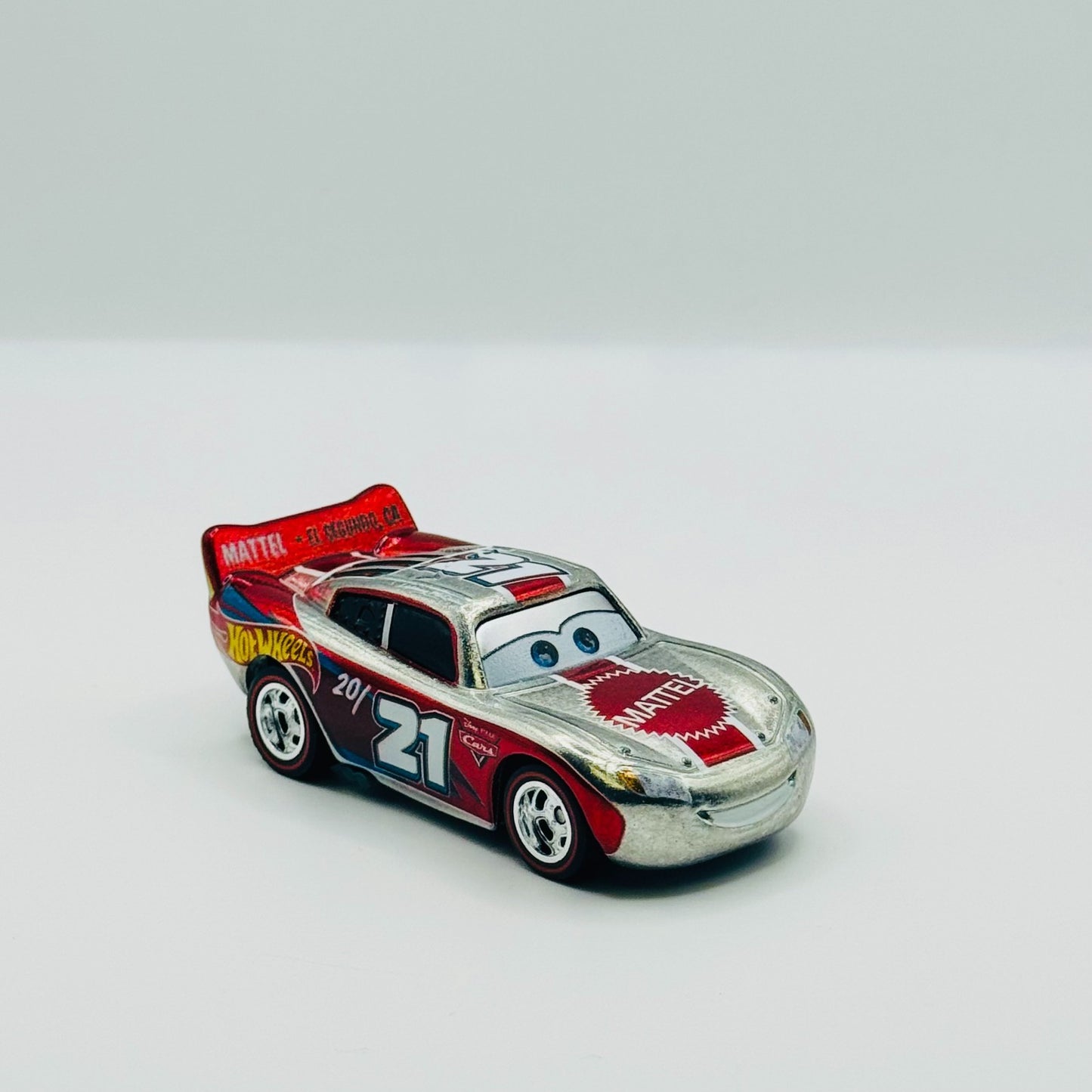 Disney Pixar Cars - MATTEL 20/21 EMPLOYEE MCQUEEN MATCHBOX - 1:55 Diecast