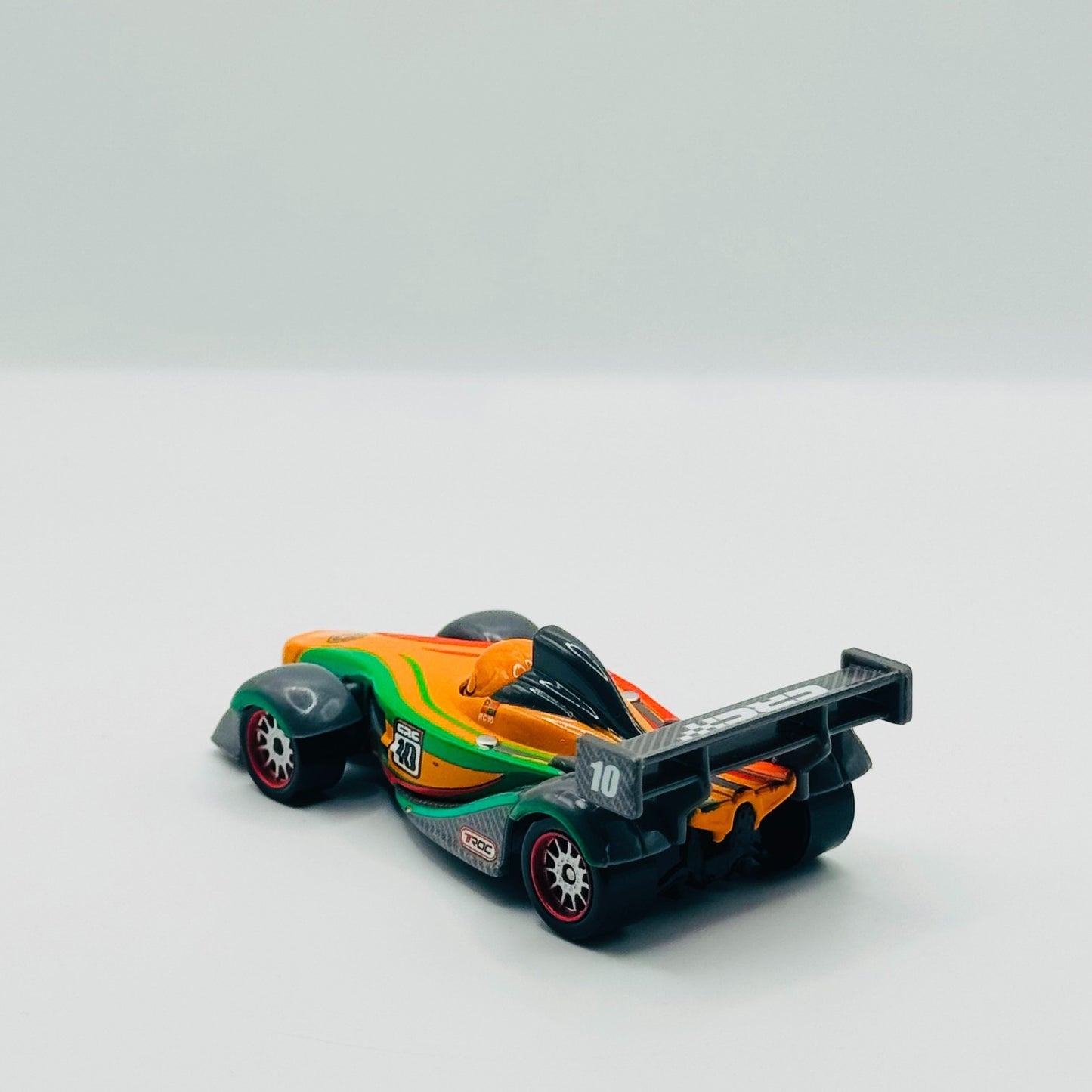 Disney Pixar Cars - CARBON RACERS RIP CLUTCHGONESKI - 1:55 Diecast