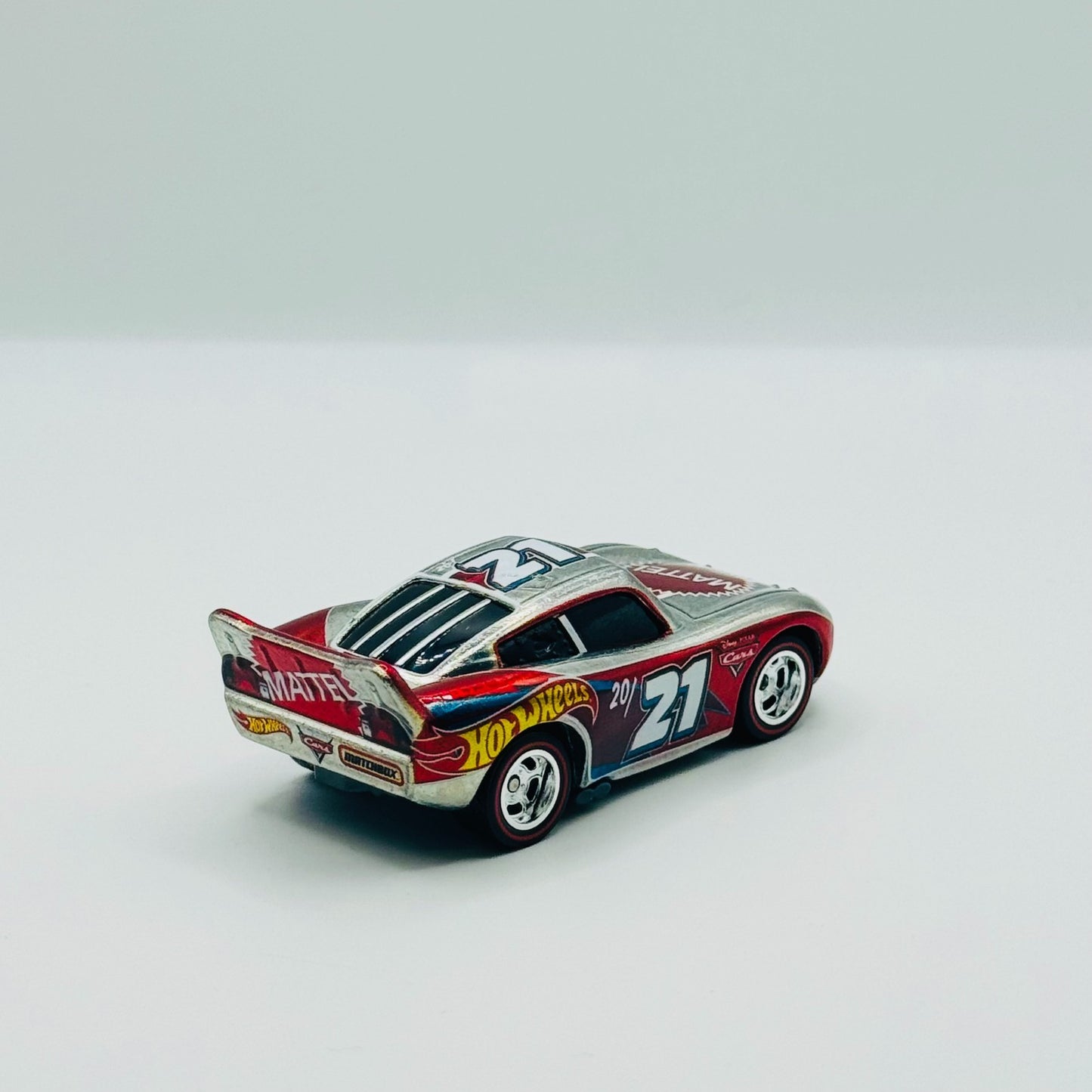 Disney Pixar Cars - MATTEL 20/21 EMPLOYEE MCQUEEN MATCHBOX - 1:55 Diecast