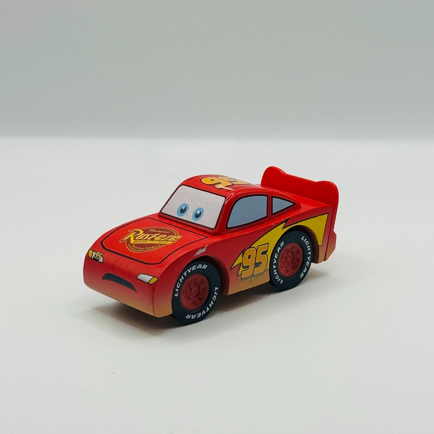 Disney Pixar Cars - WOOD DUSTY LIGHTNING MCQUEEN DIRT TRACK - Wooden Toys R Us