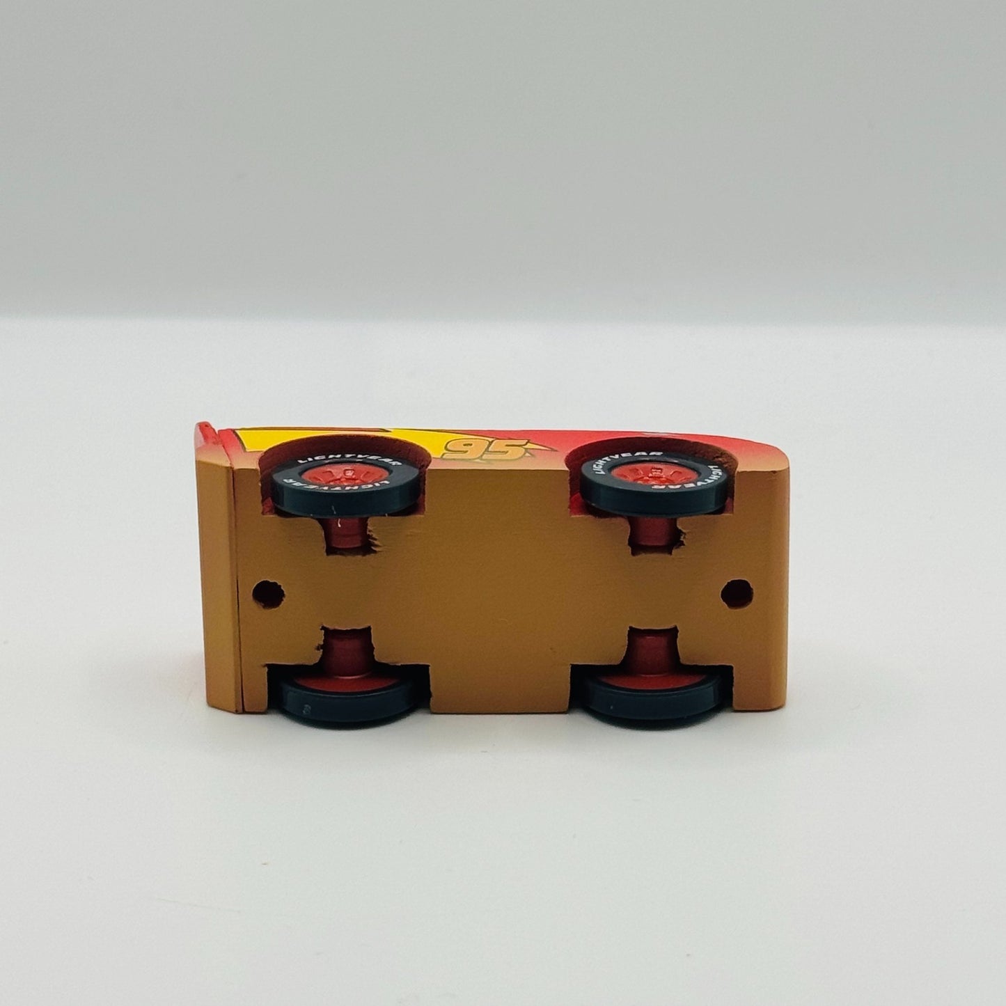 Disney Pixar Cars - WOOD DUSTY LIGHTNING MCQUEEN DIRT TRACK - Wooden Toys R Us