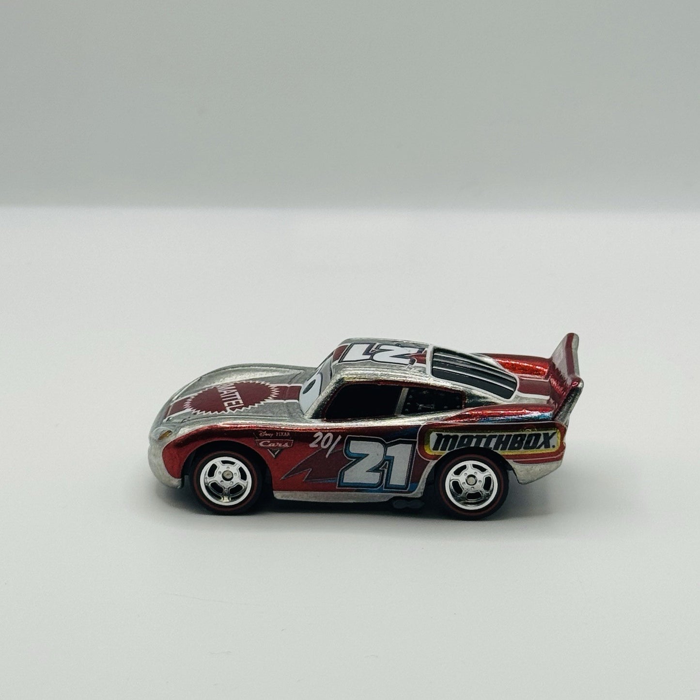 Disney Pixar Cars - MATTEL 20/21 EMPLOYEE MCQUEEN MATCHBOX - 1:55 Diecast