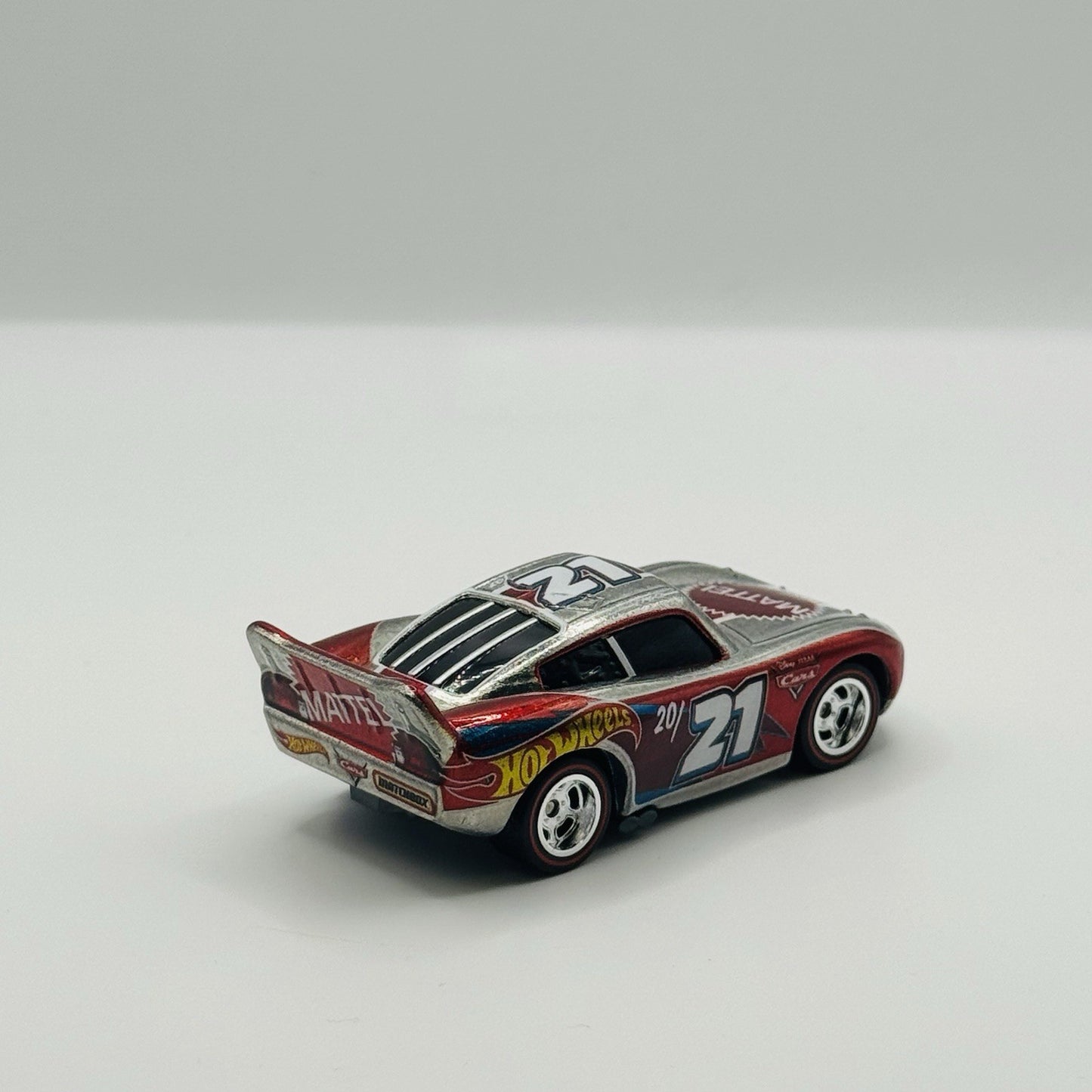 Disney Pixar Cars - MATTEL 20/21 EMPLOYEE MCQUEEN MATCHBOX - 1:55 Diecast