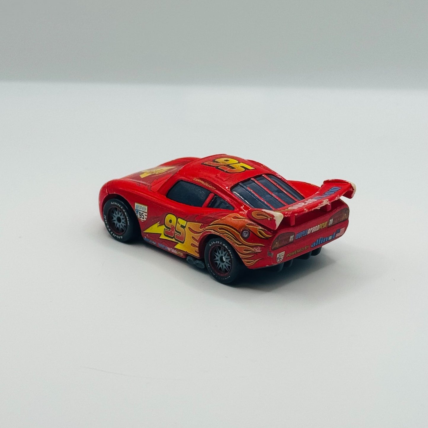 Disney Pixar Cars - WGP LIGHTNING MCQUEEN W/ RACING WHEELS Cars 2 - 1:55 Diecast
