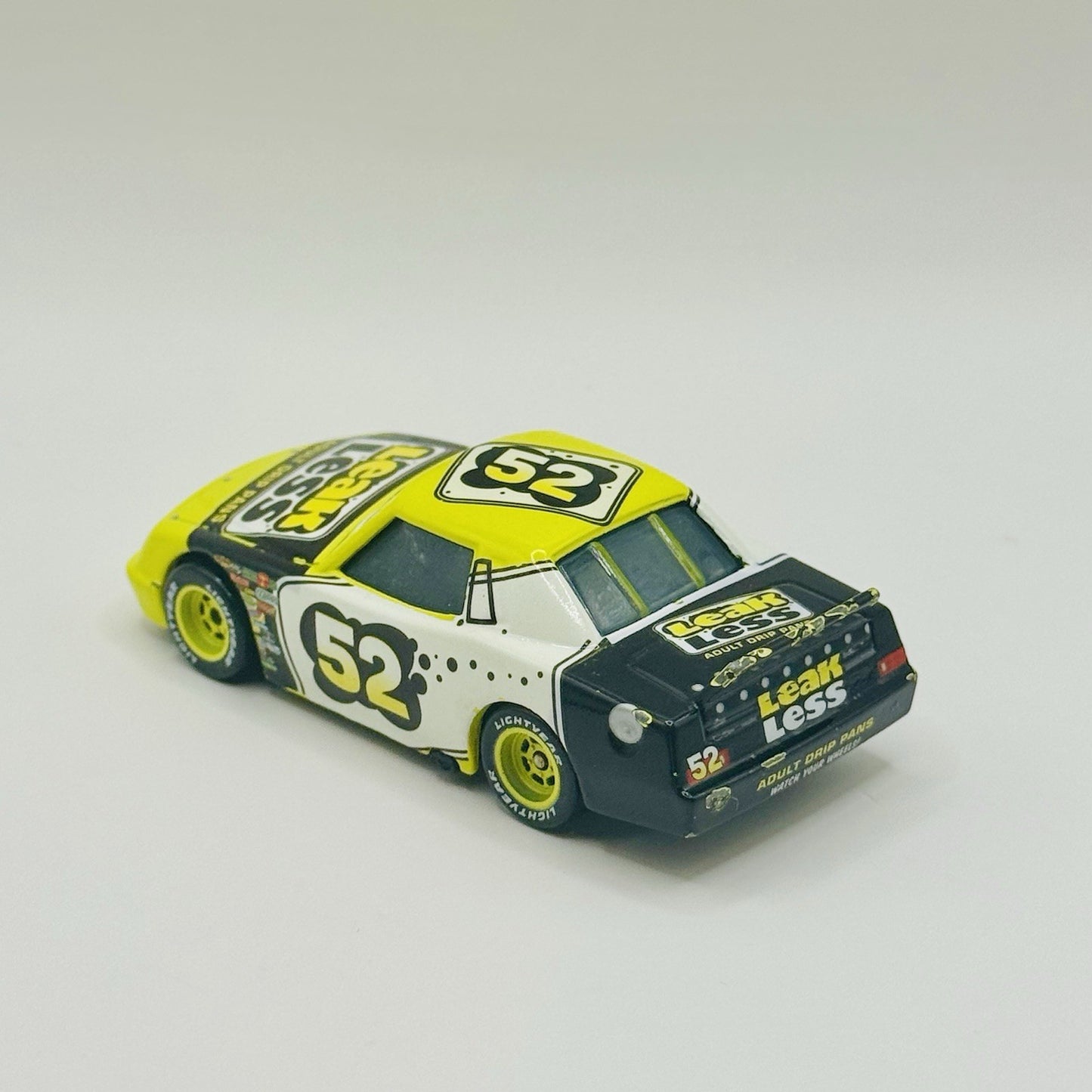 Disney Pixar Cars - LEAK LESS CLAUDE SCRUGGS #52 2007 - 1:55 Diecast