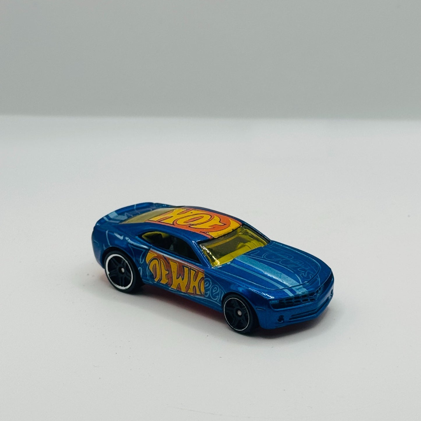 Hot Wheels - CHEVY CAMARO CONCEPT HW Digital Circuit 3/10 - 1:64 Scale Diecast