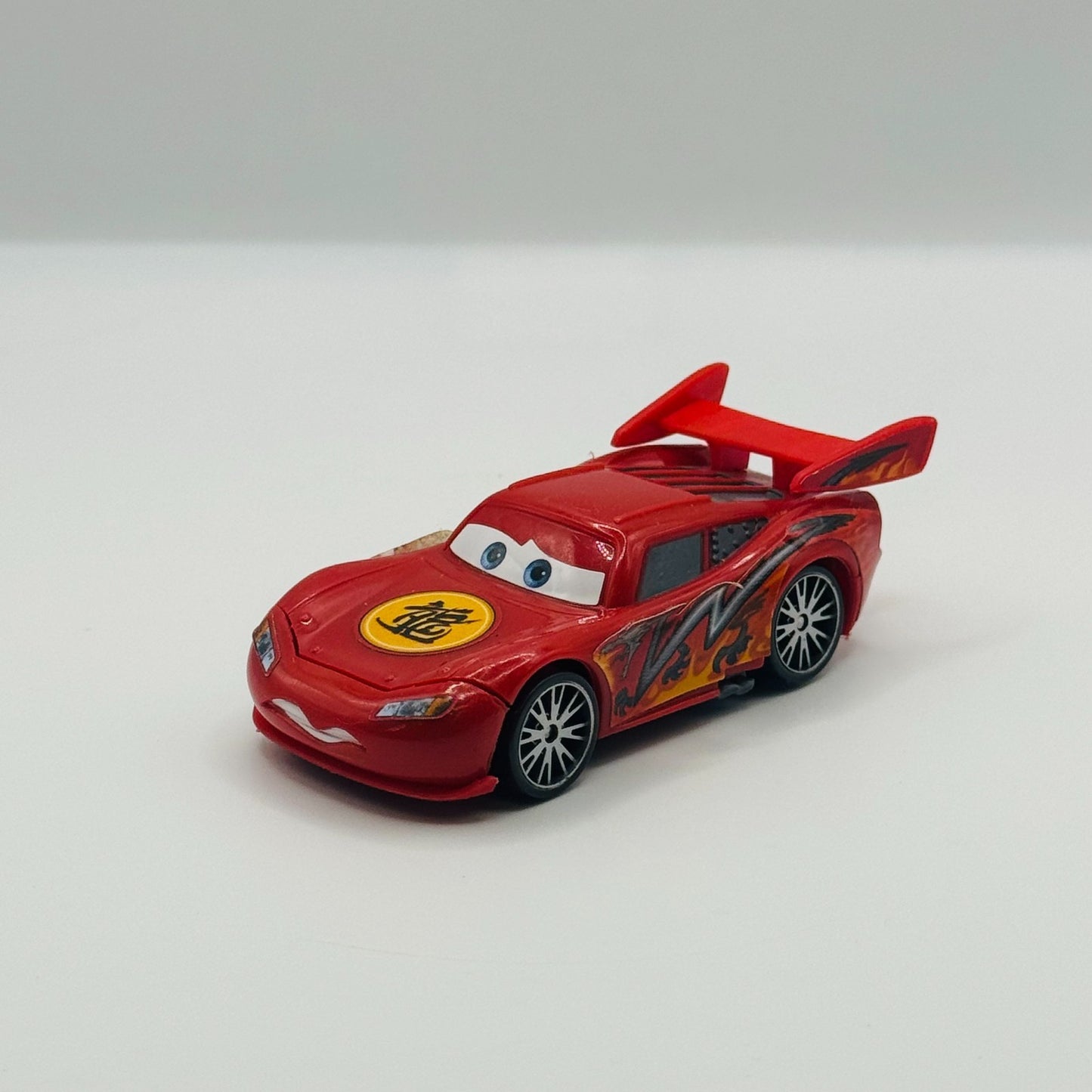 Disney Pixar Cars - FRIGHTENED DRAGON MCQUEEN Tokyo Mater - 1:55 Scale Plastic