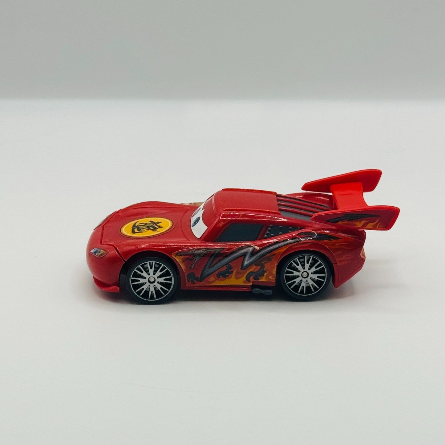Disney Pixar Cars - FRIGHTENED DRAGON MCQUEEN Tokyo Mater - 1:55 Scale Plastic