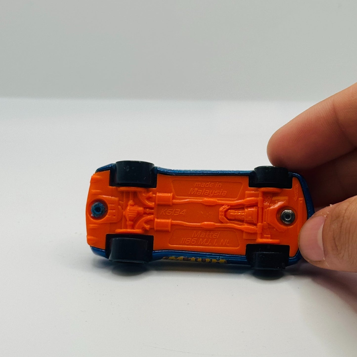 Hot Wheels - CHEVY CAMARO CONCEPT HW Digital Circuit 3/10 - 1:64 Scale Diecast