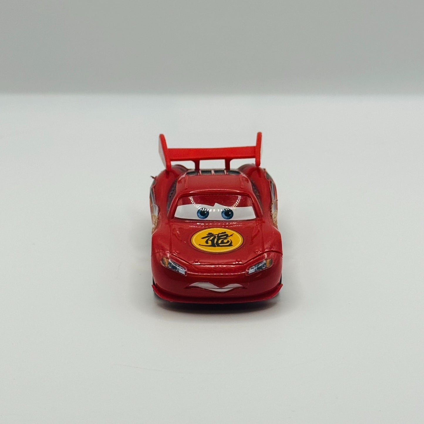 Disney Pixar Cars - FRIGHTENED DRAGON MCQUEEN Tokyo Mater - 1:55 Scale Plastic