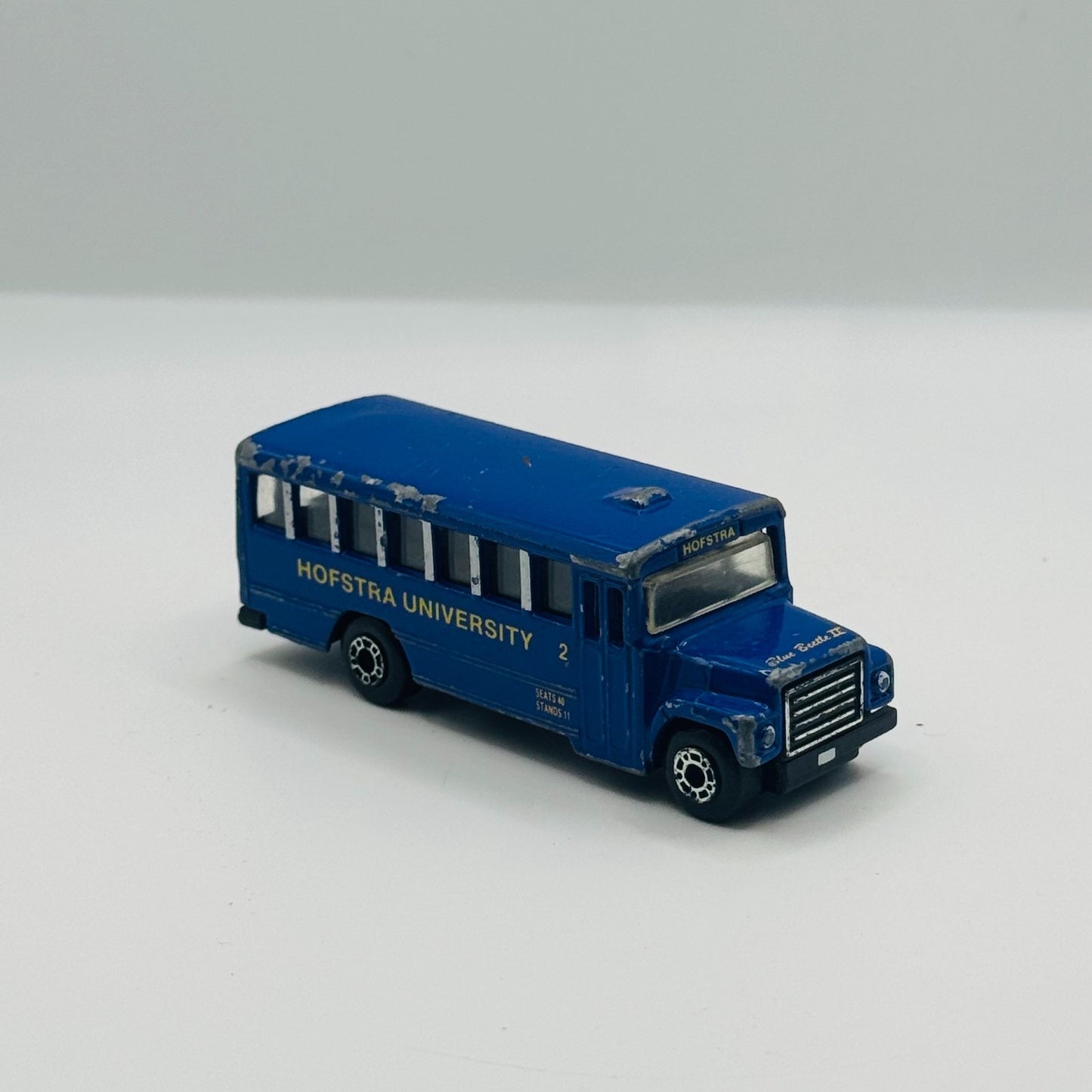 Matchbox - HOFSTRA UNIVERSITY BLUE BEETLE II COURTESY BUS - 1:64 Scale Diecast