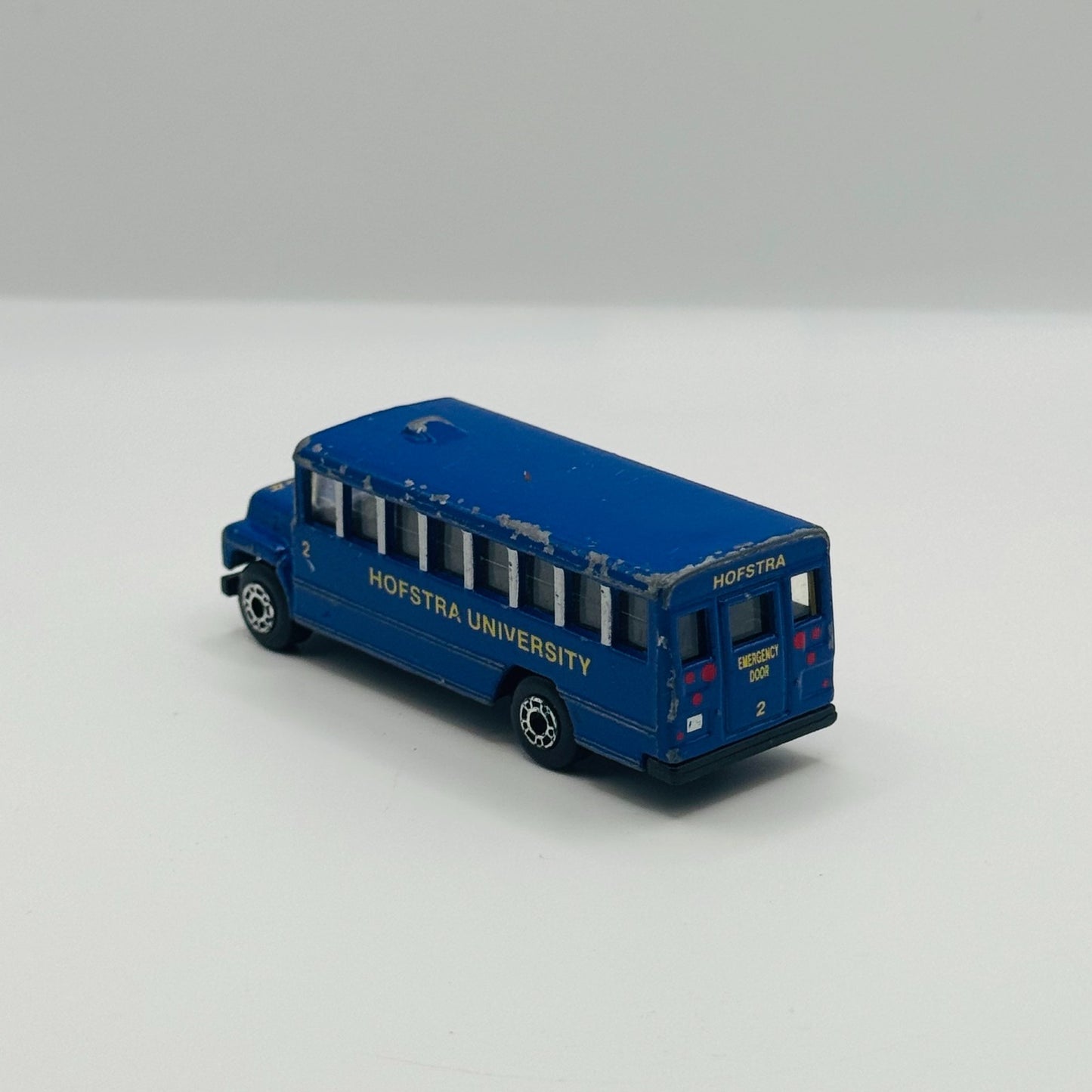 Matchbox - HOFSTRA UNIVERSITY BLUE BEETLE II COURTESY BUS - 1:64 Scale Diecast