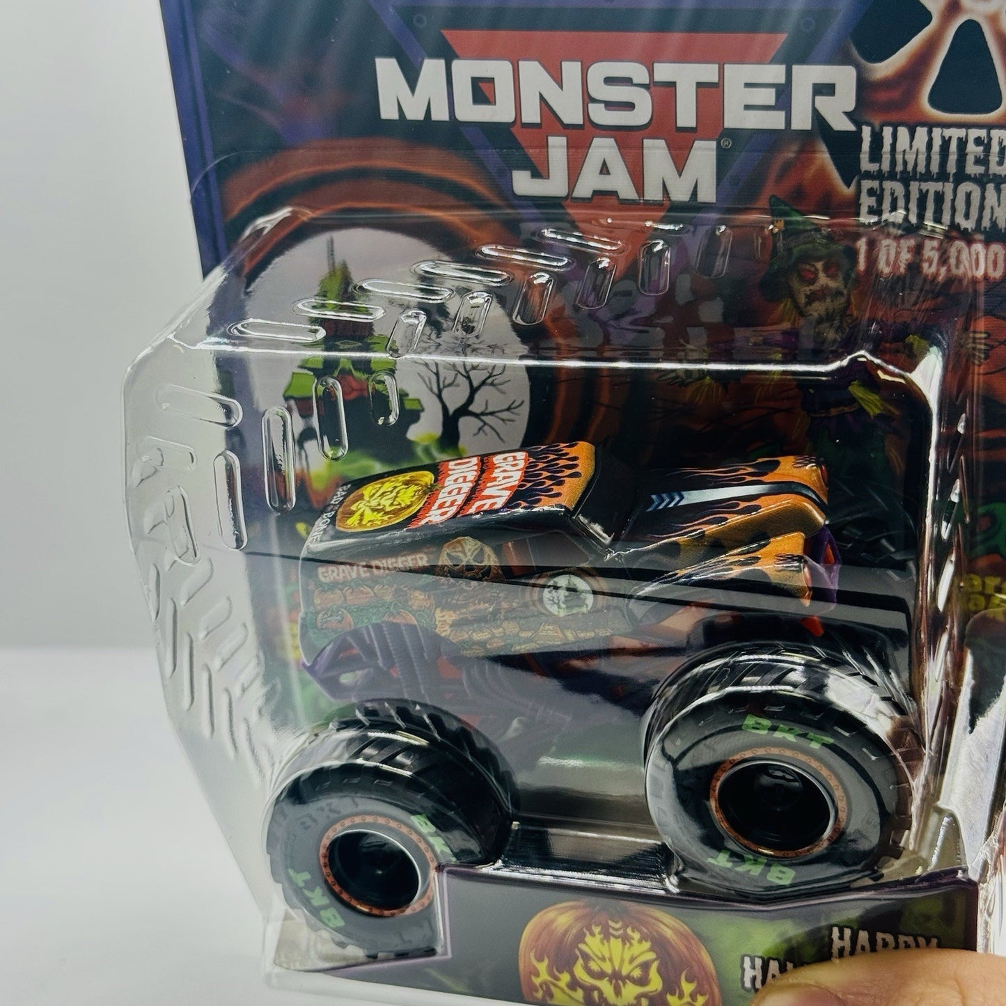 Monster Jam HALLOWEEN 2025 GRAVE DIGGER Limited Edition - 1:64 Scale Diecast