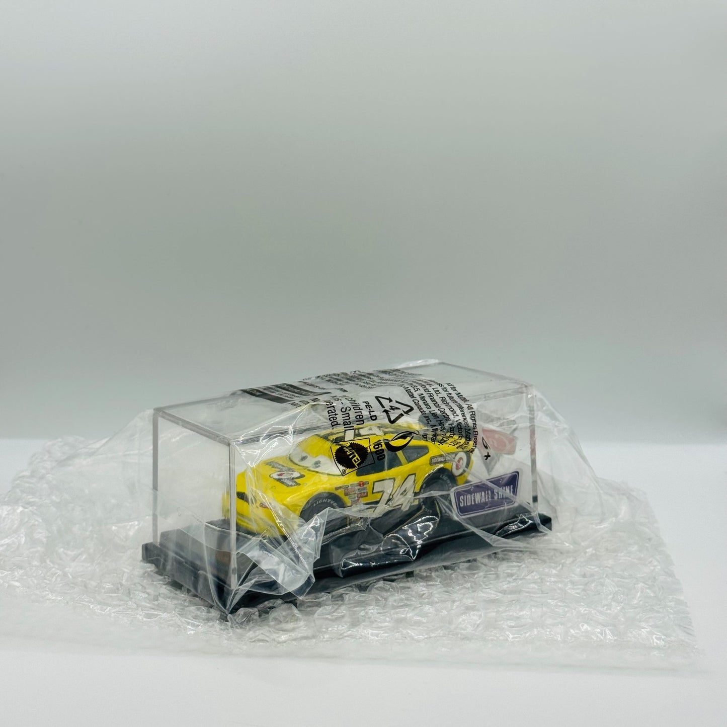 Disney Pixar Cars - SIDEWALL SHINE MAIL IN PROMO WITH DISPLAY CASE- 1:55 Diecast
