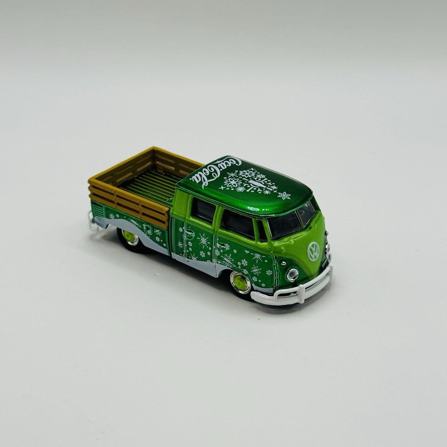 M2 Machines - COCA-COLA CHRISTMAS 1961 VW DOUBLE CAB TRUCK 2025 - 1:64 Diecast