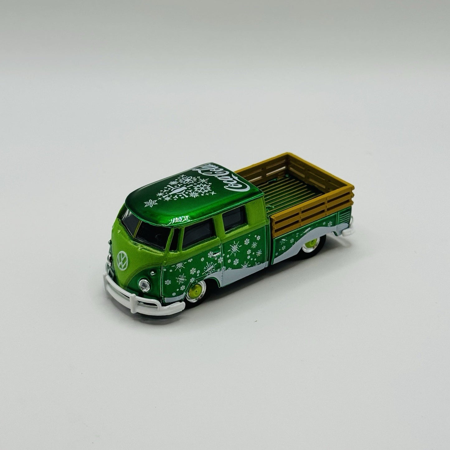 M2 Machines - COCA-COLA CHRISTMAS 1961 VW DOUBLE CAB TRUCK 2025 - 1:64 Diecast