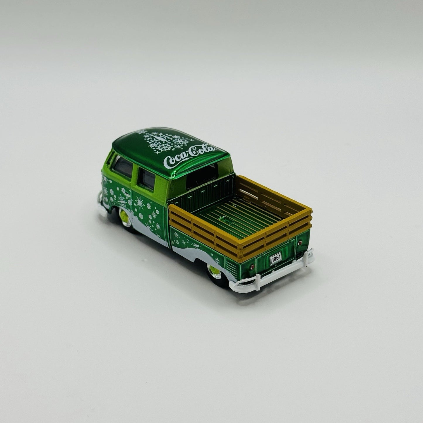 M2 Machines - COCA-COLA CHRISTMAS 1961 VW DOUBLE CAB TRUCK 2025 - 1:64 Diecast
