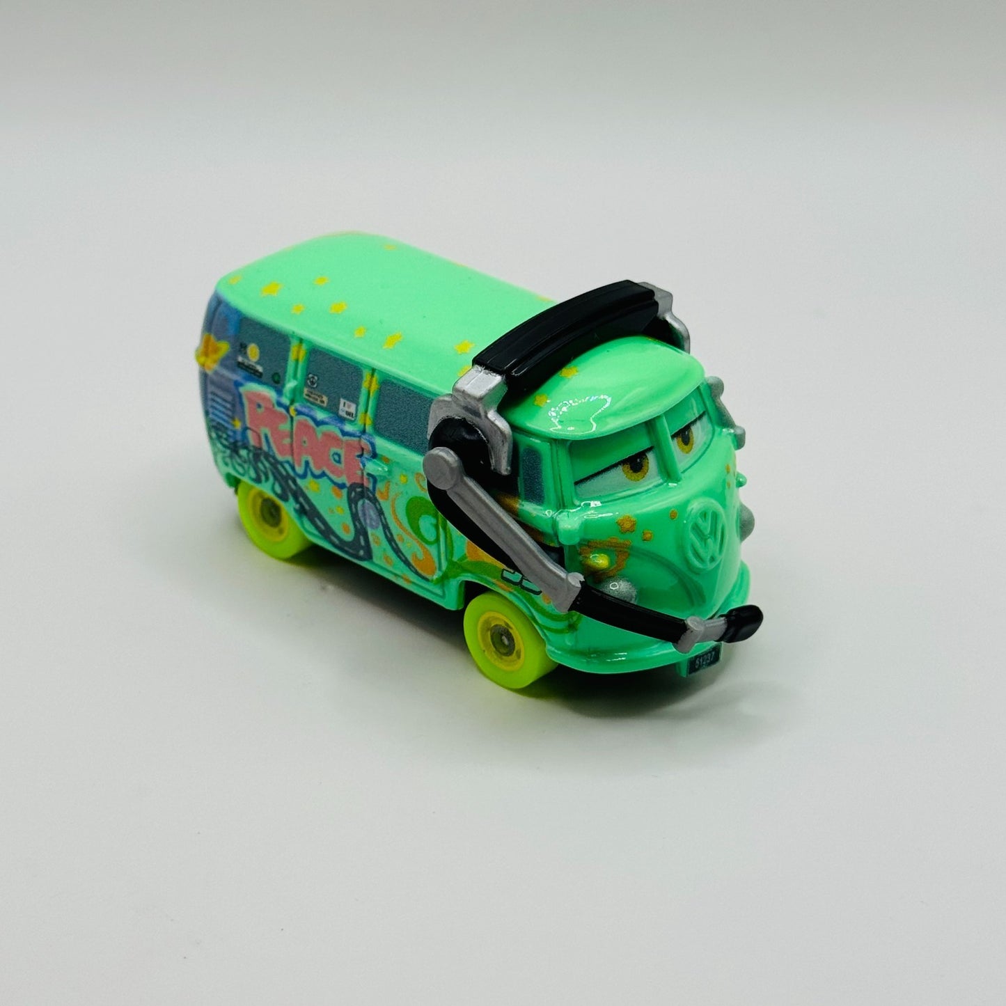 Disney Pixar Cars - GLOW RACERS FILMORE HEADSET (Glow In The Dark)- 1:55 Diecast