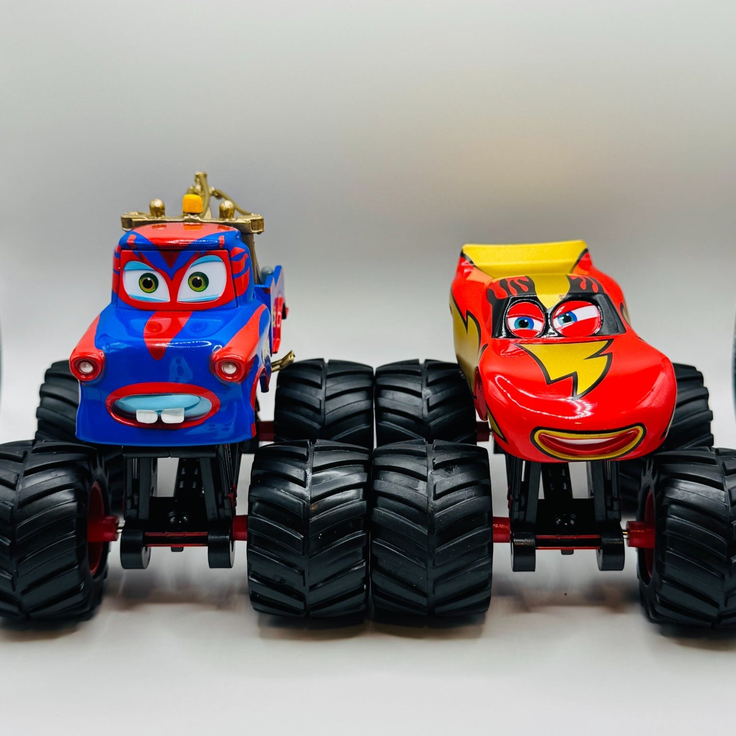 Disney Pixar Cars TORMENTOR FRIGHTENING MCMEAN Monster Truck Mater 1:43 Diecast