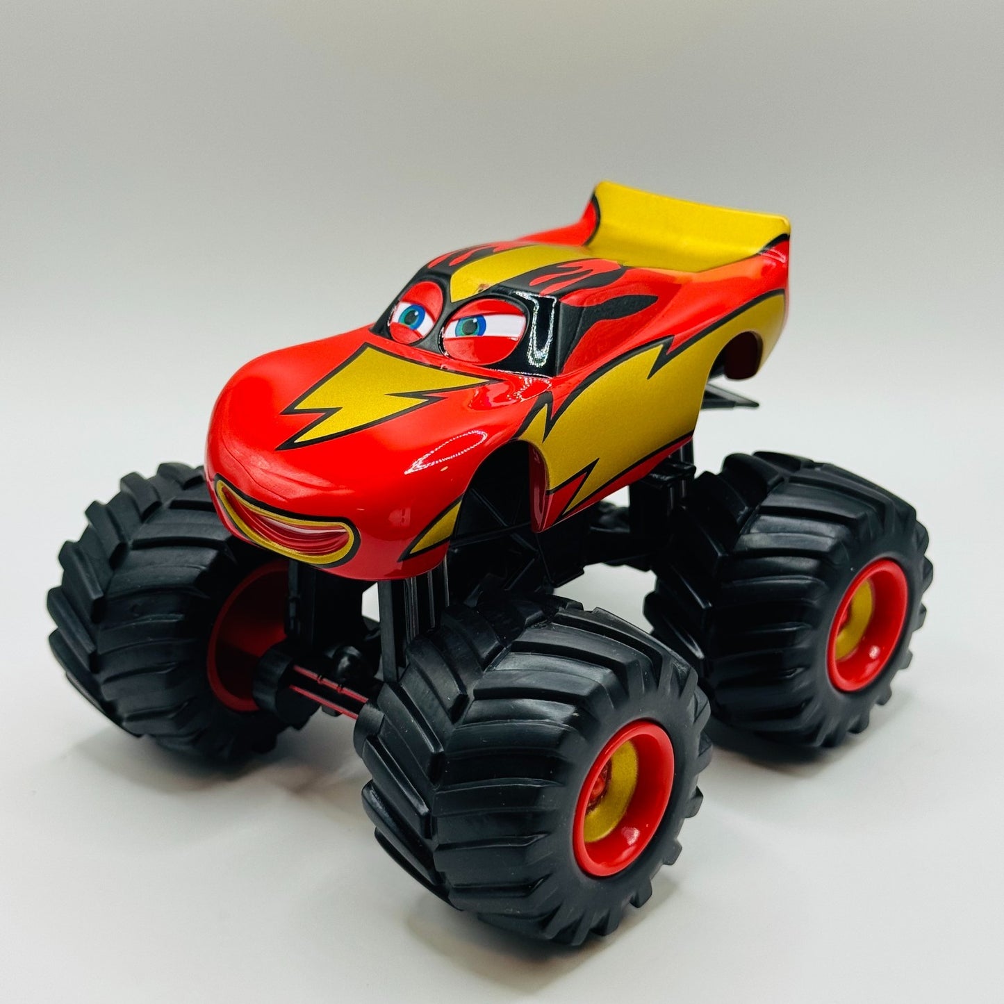 Disney Pixar Cars TORMENTOR FRIGHTENING MCMEAN Monster Truck Mater 1:43 Diecast