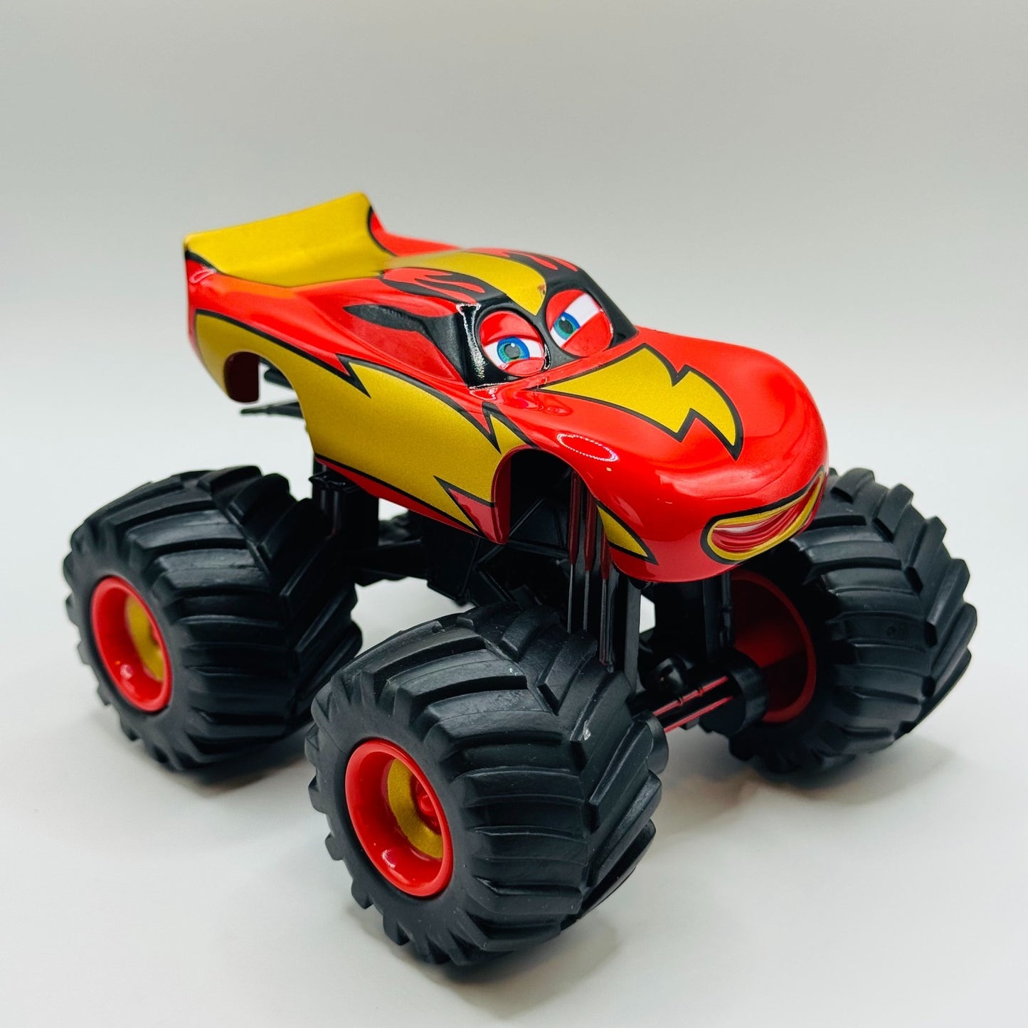 Disney Pixar Cars TORMENTOR FRIGHTENING MCMEAN Monster Truck Mater 1:43 Diecast