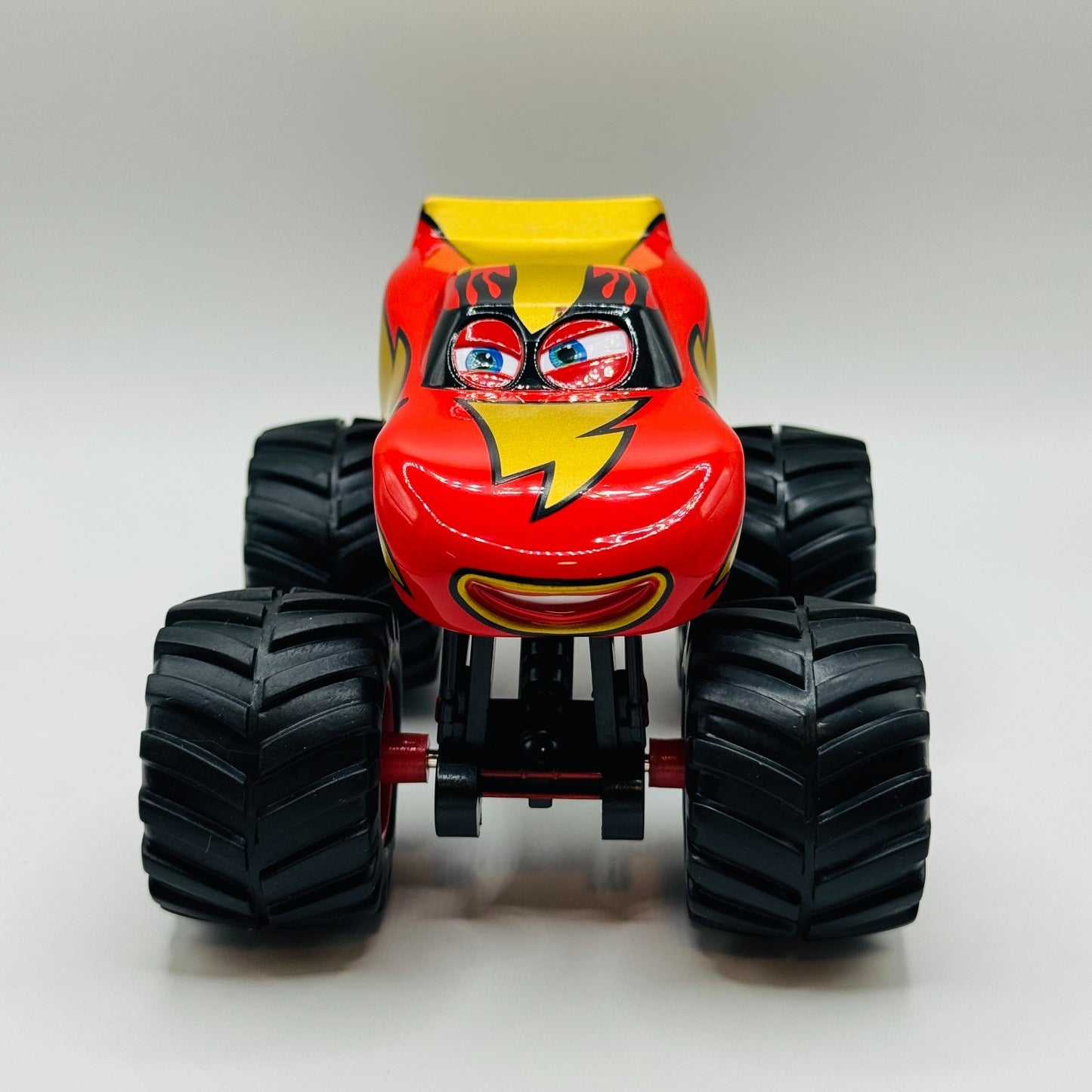 Disney Pixar Cars TORMENTOR FRIGHTENING MCMEAN Monster Truck Mater 1:43 Diecast