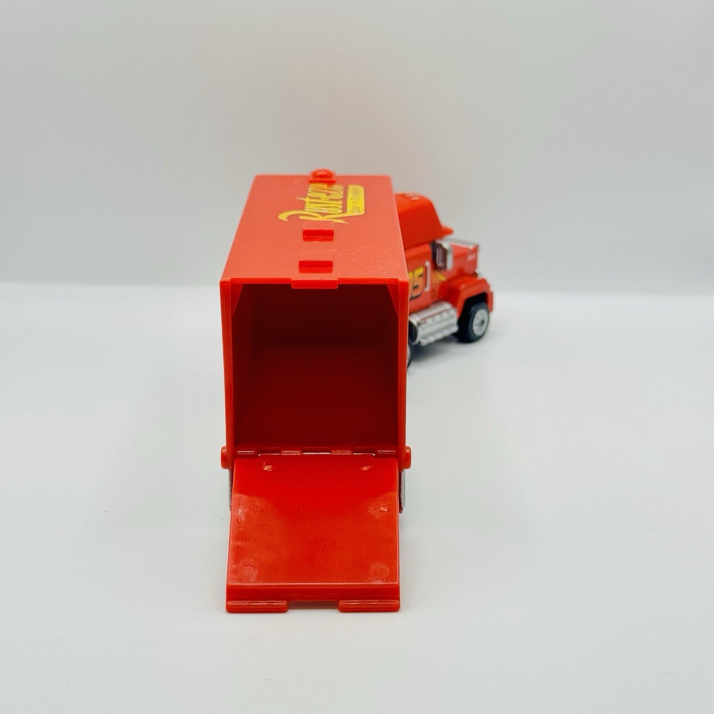 Disney Pixar Cars - Takara Tomy Tomica CARS 1 MACK HAULER *RARE* - 1:64 Diecast