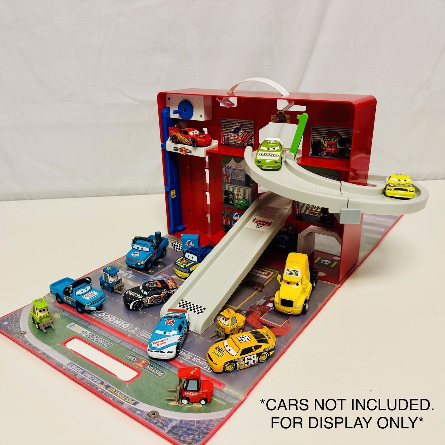 Disney Pixar Cars - Takara Tomy Tomica PISTON CUP PANORAMA CARRY CASE PLAYSET