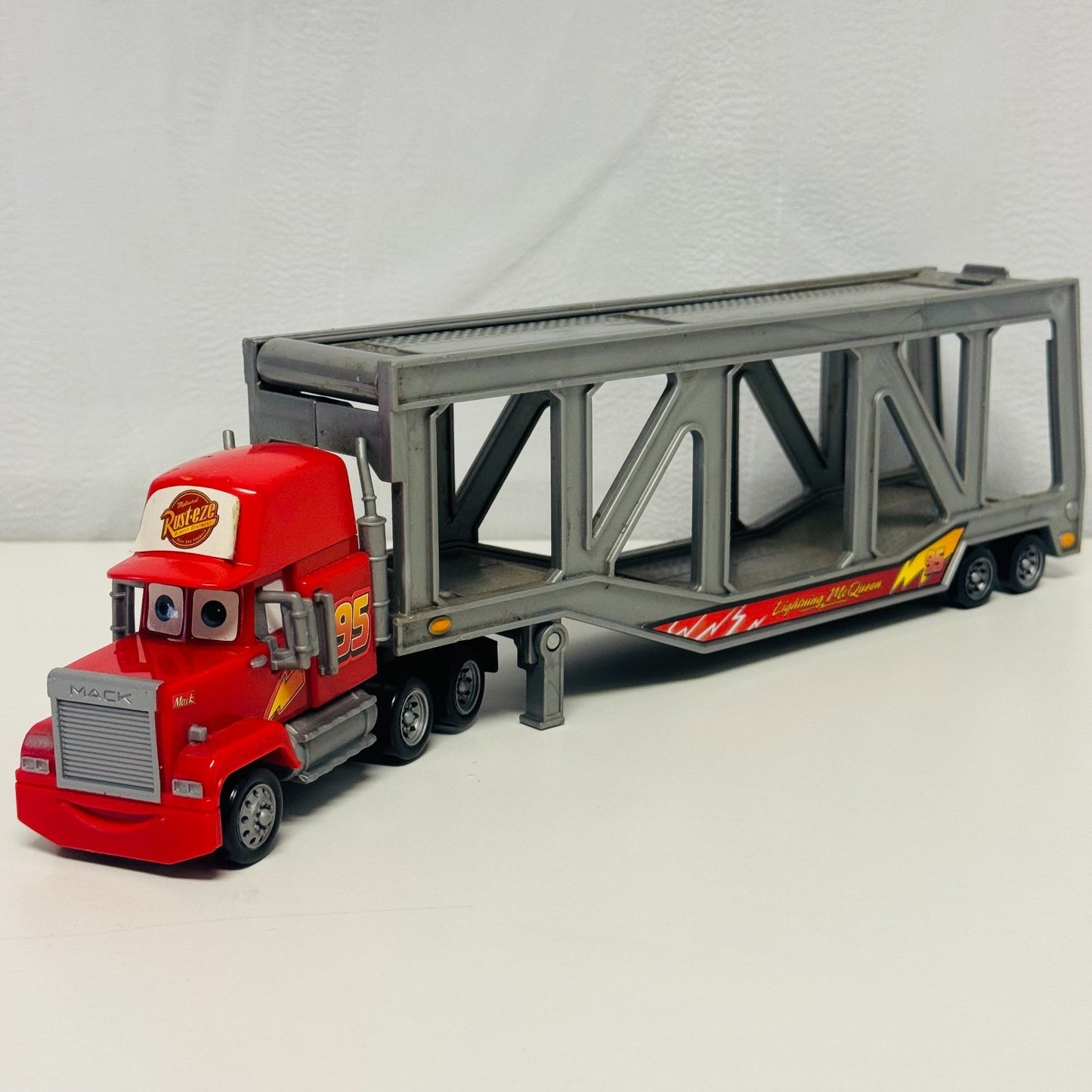 Disney Pixar Cars - MACK TRANSPORTER TRUCK HAULER FITS 6 CARS - 1:55 Scale