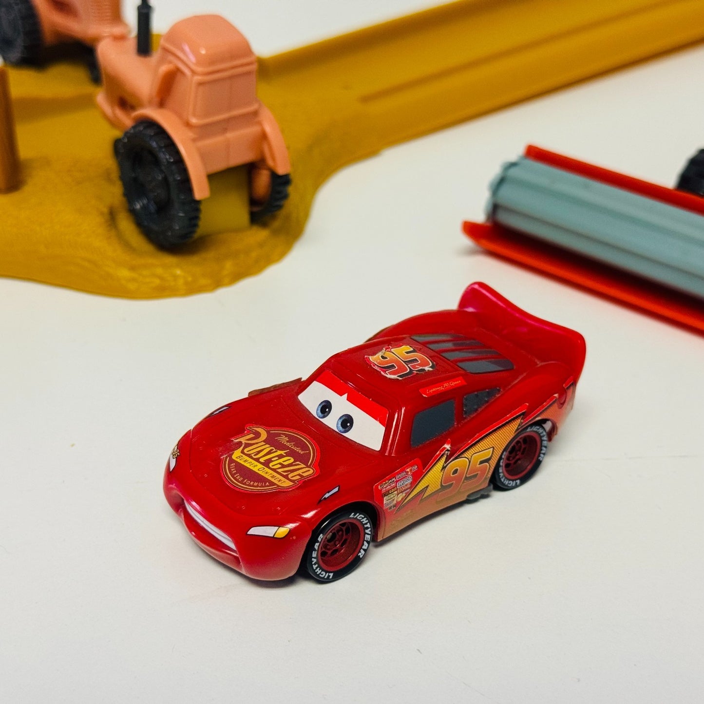 Disney Pixar Cars - TIP THE TRACTOR TIPPIN' TRACK SET WITH FRANK - 1:55 Scale