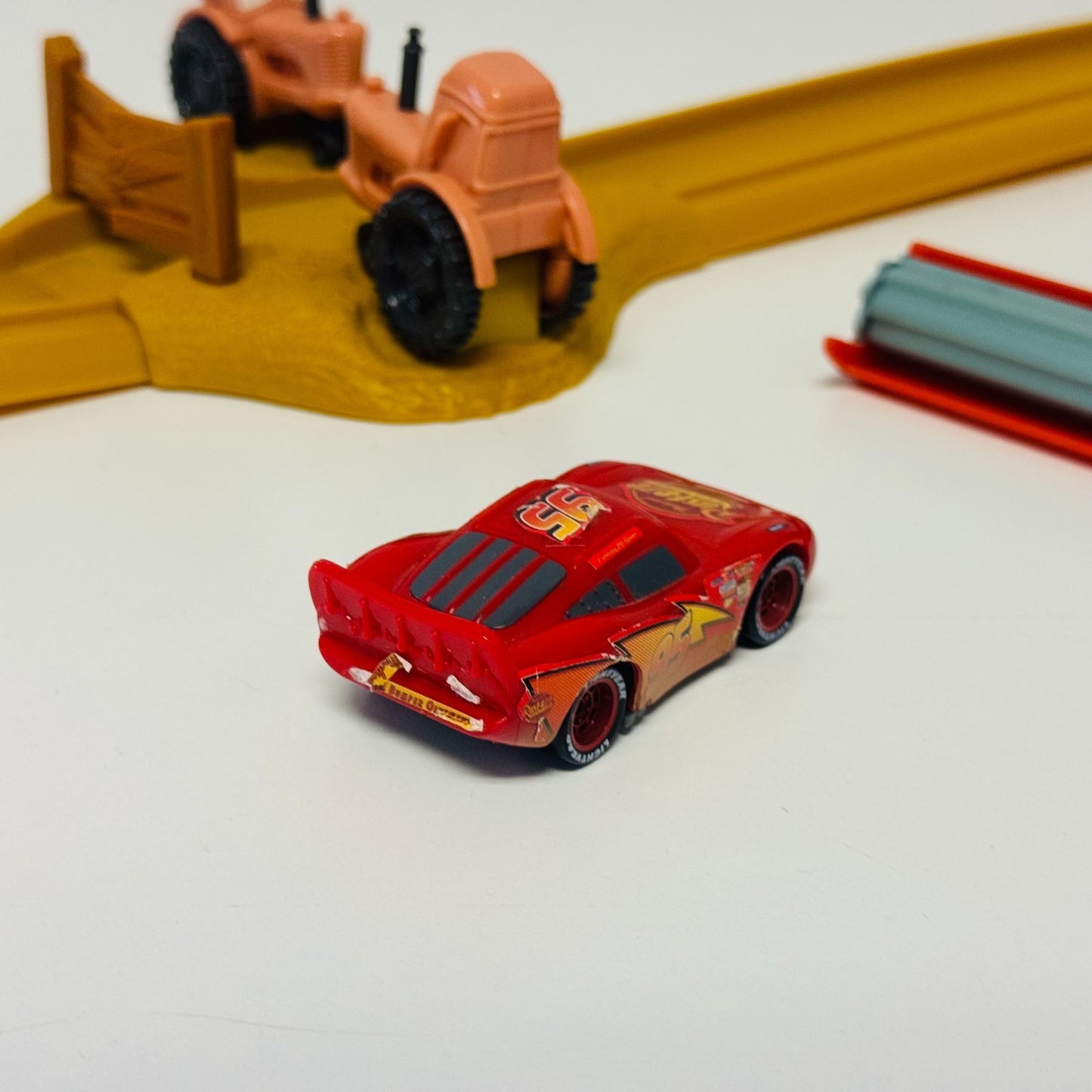 Disney Pixar Cars - TIP THE TRACTOR TIPPIN' TRACK SET WITH FRANK - 1:55 Scale