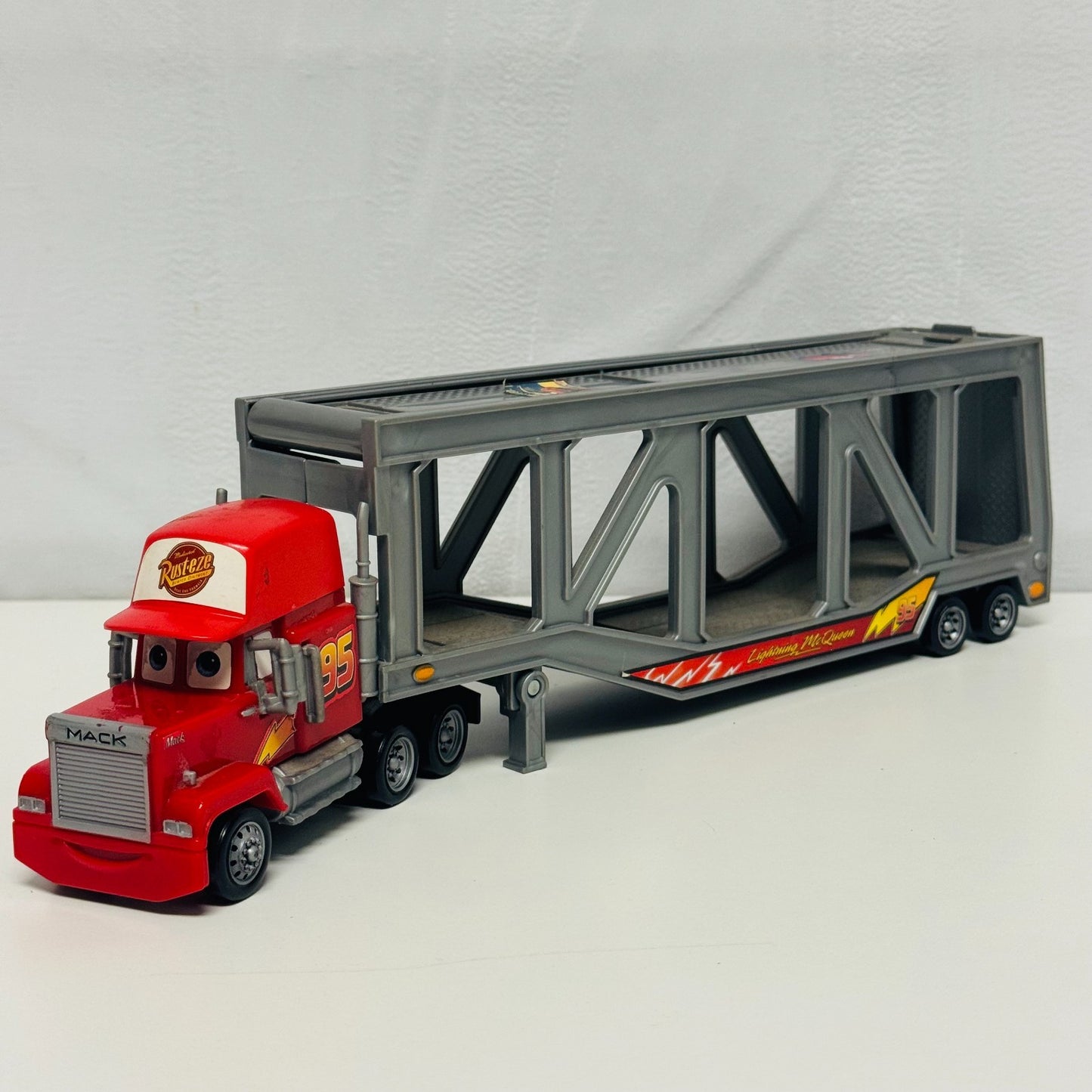 Disney Pixar Cars - MACK TRANSPORTER TRUCK HAULER FITS 6 CARS - 1:55 Scale