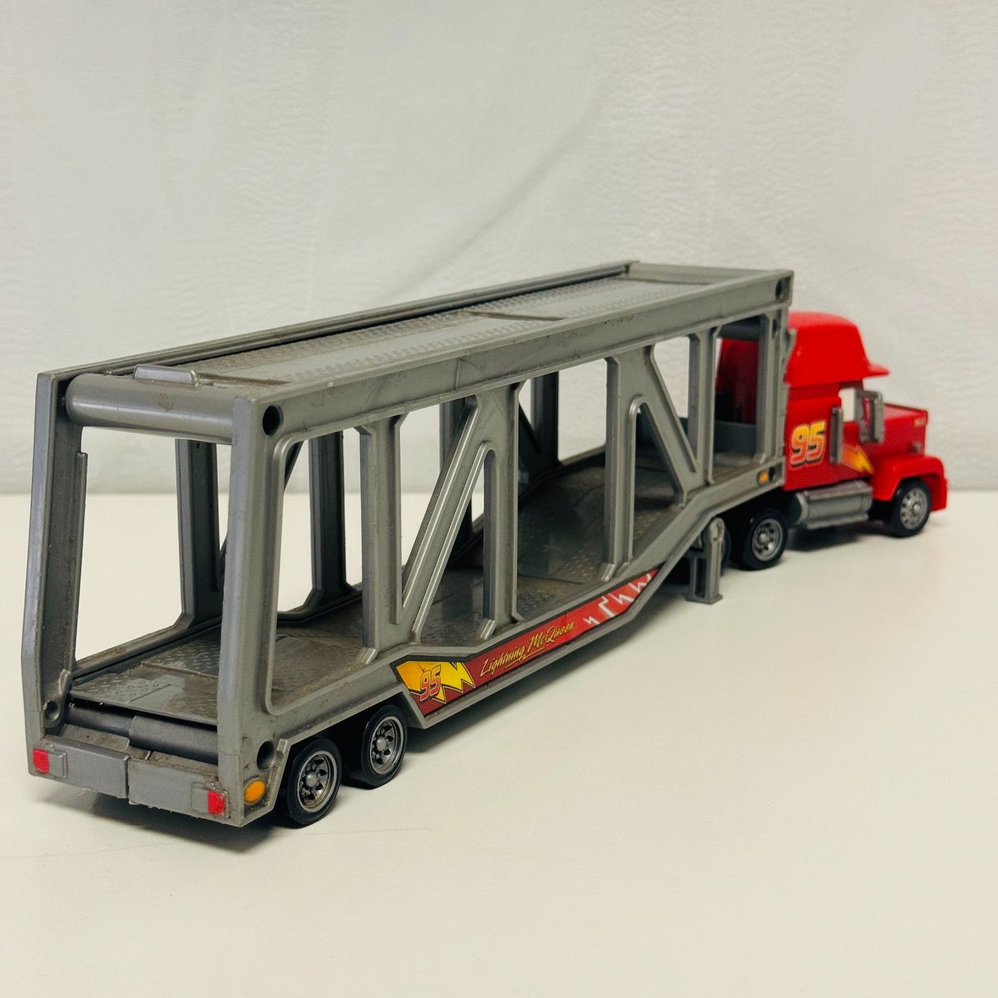 Disney Pixar Cars - MACK TRANSPORTER TRUCK HAULER FITS 6 CARS - 1:55 Scale