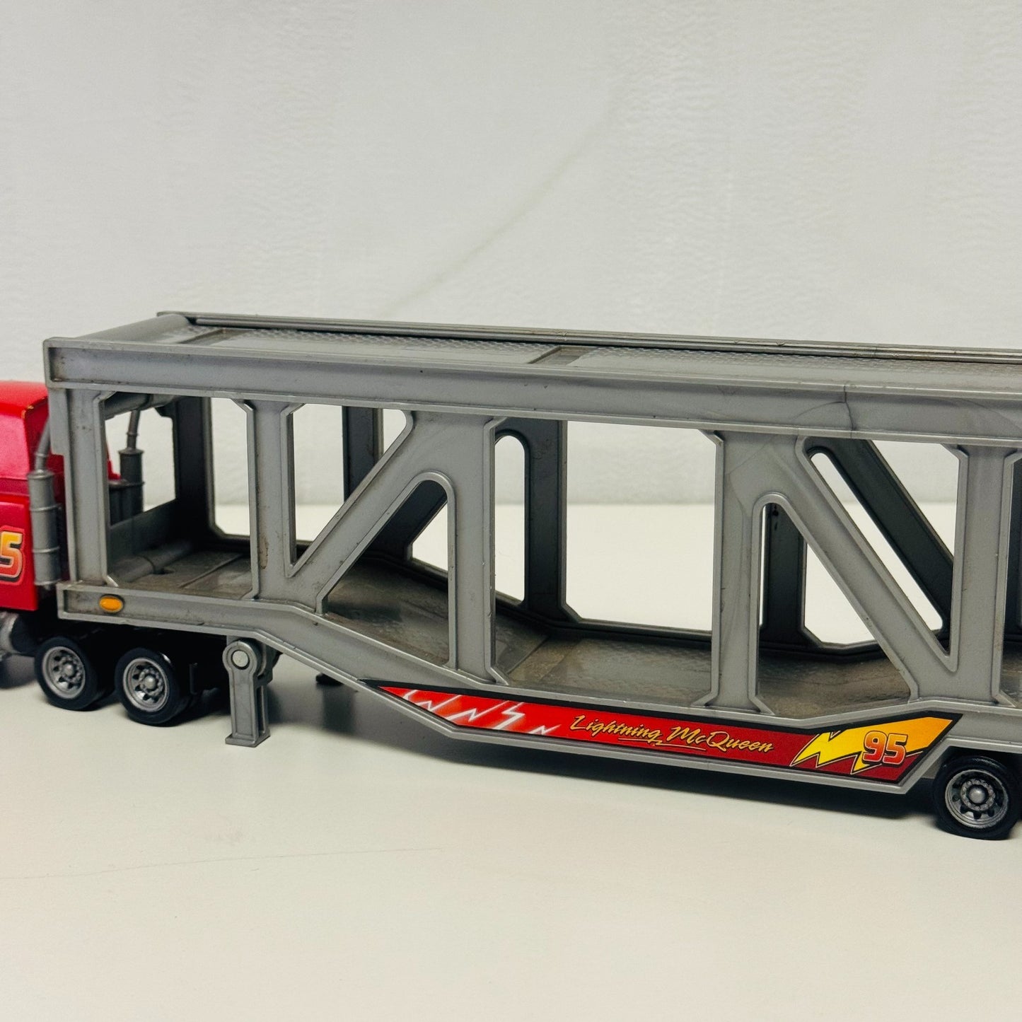 Disney Pixar Cars - MACK TRANSPORTER TRUCK HAULER FITS 6 CARS - 1:55 Scale