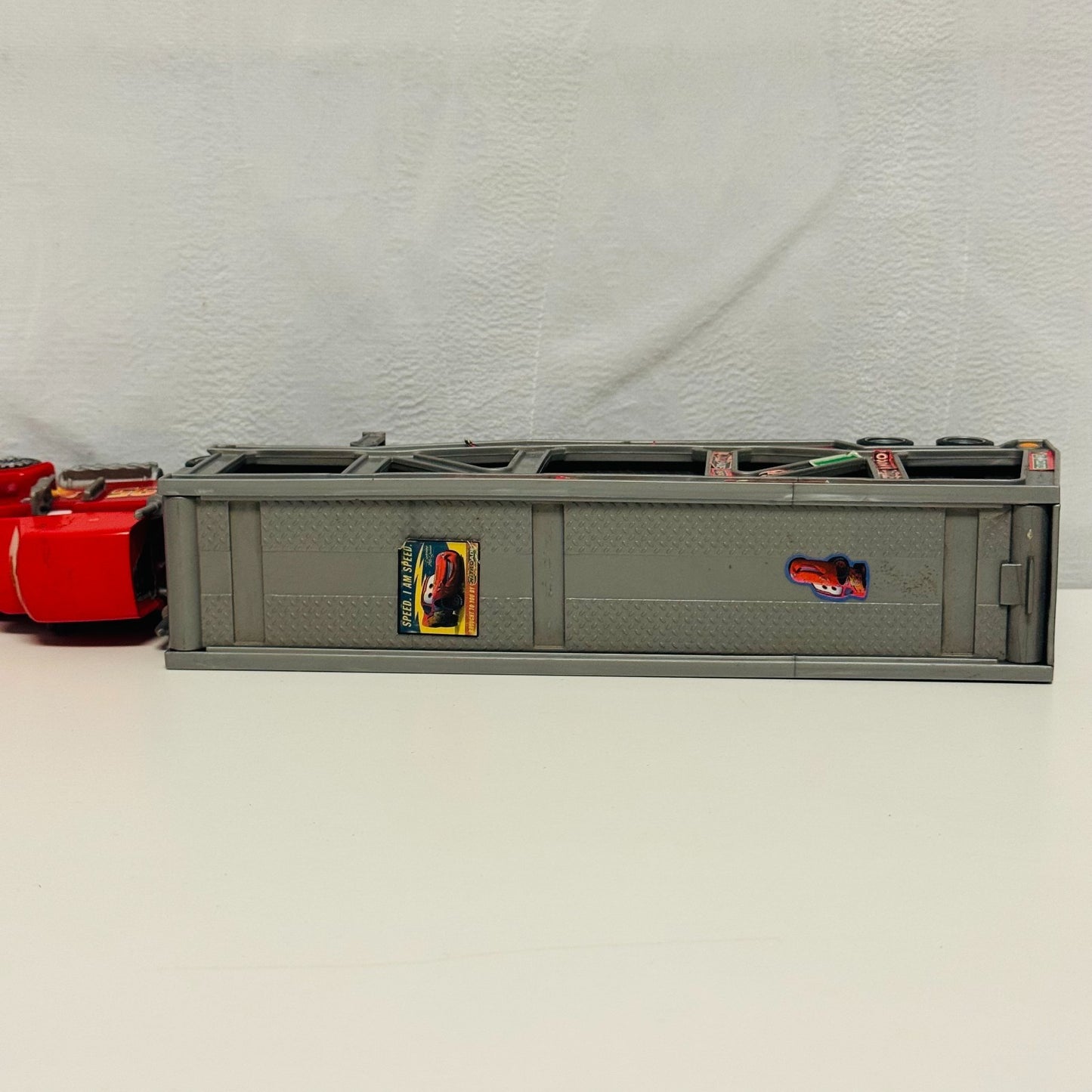 Disney Pixar Cars - MACK TRANSPORTER TRUCK HAULER FITS 6 CARS - 1:55 Scale