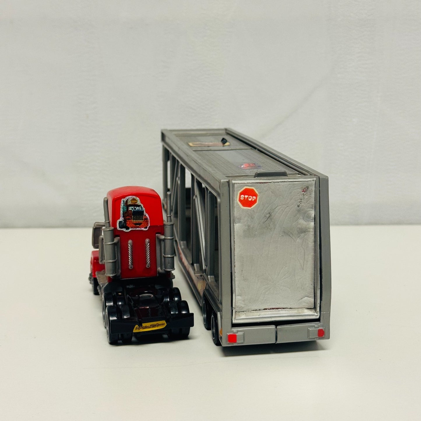 Disney Pixar Cars - MACK TRANSPORTER TRUCK HAULER FITS 6 CARS - 1:55 Scale