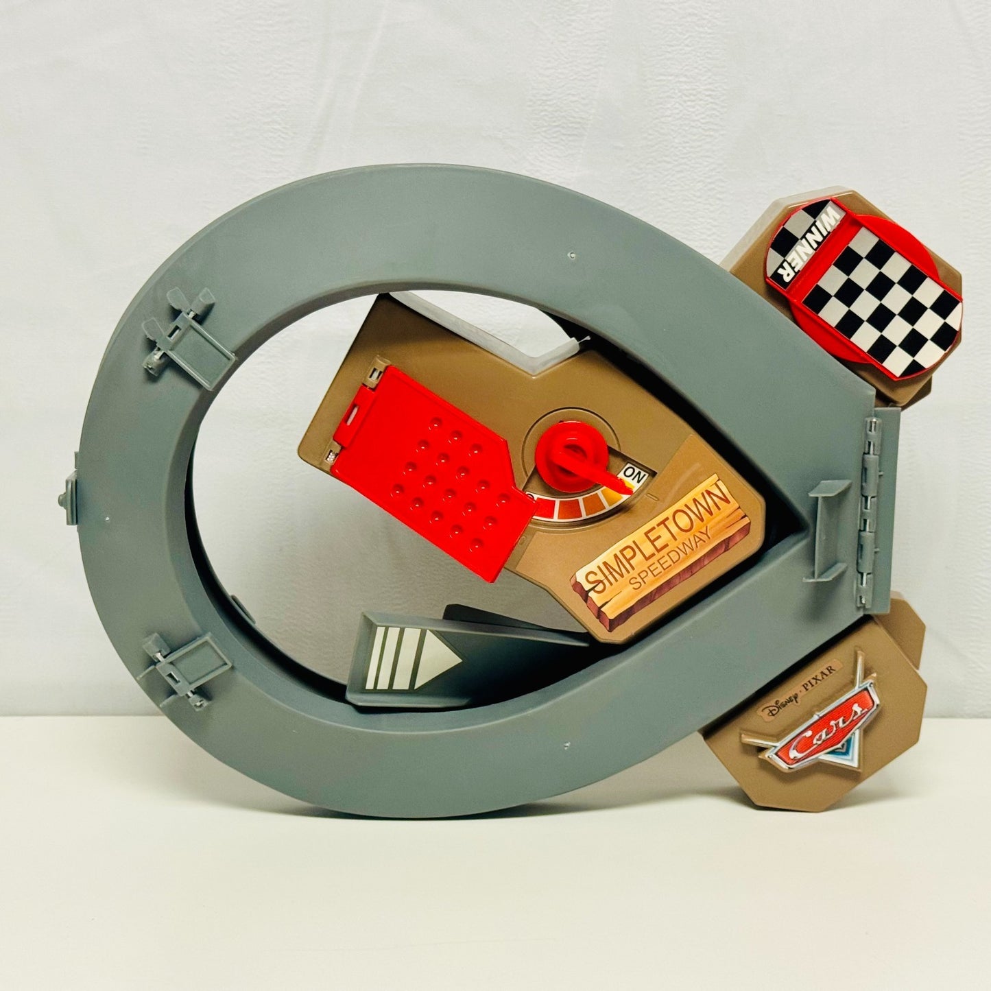 Disney Pixar Cars - STORY TELLERS SIMPLETOWN SPEEDWAY RACETRACK *UNTESTED*- 1:55