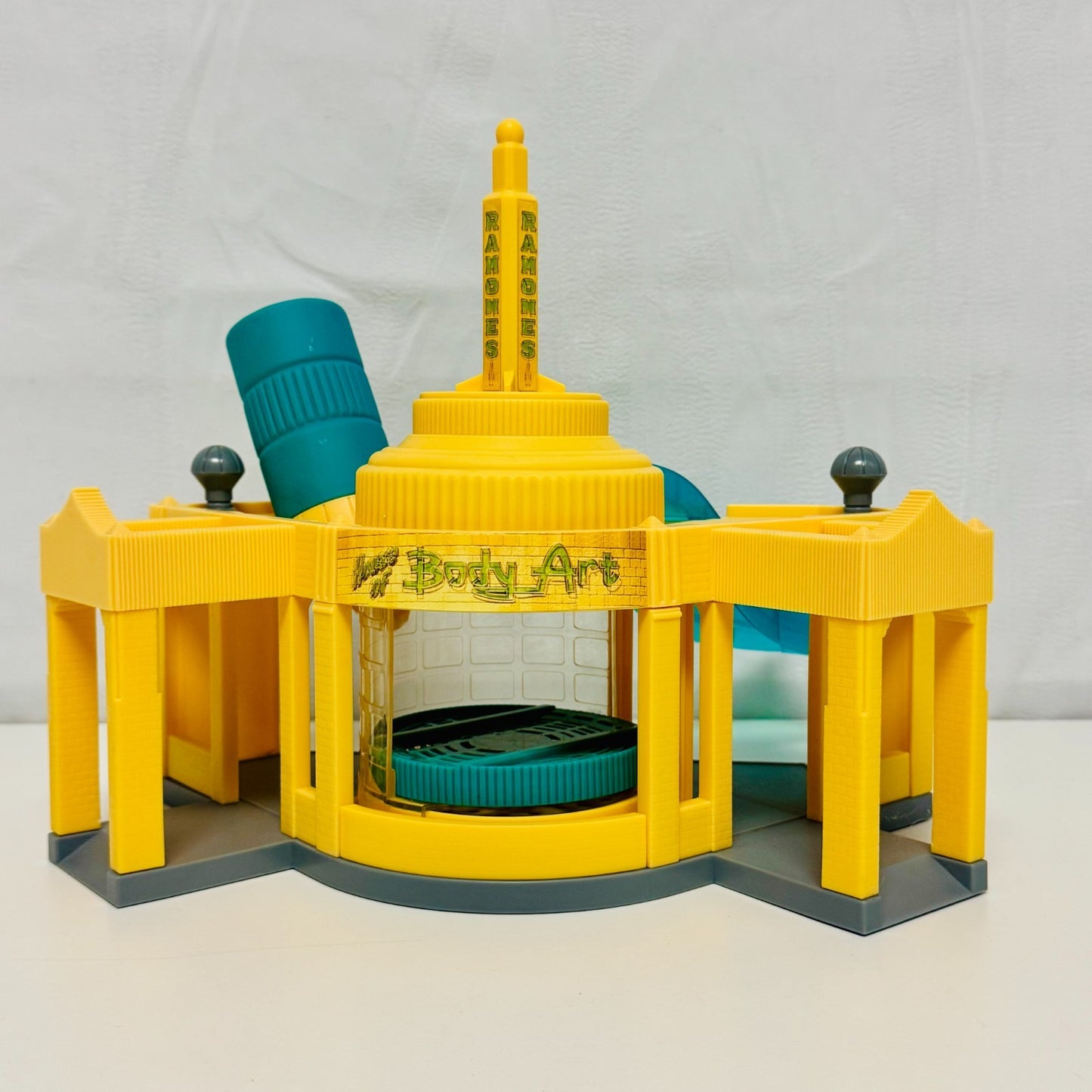 Disney Pixar Cars - RAMONE'S COLOR CHANGE PLAYSET House of Body Art Shop - 1:55
