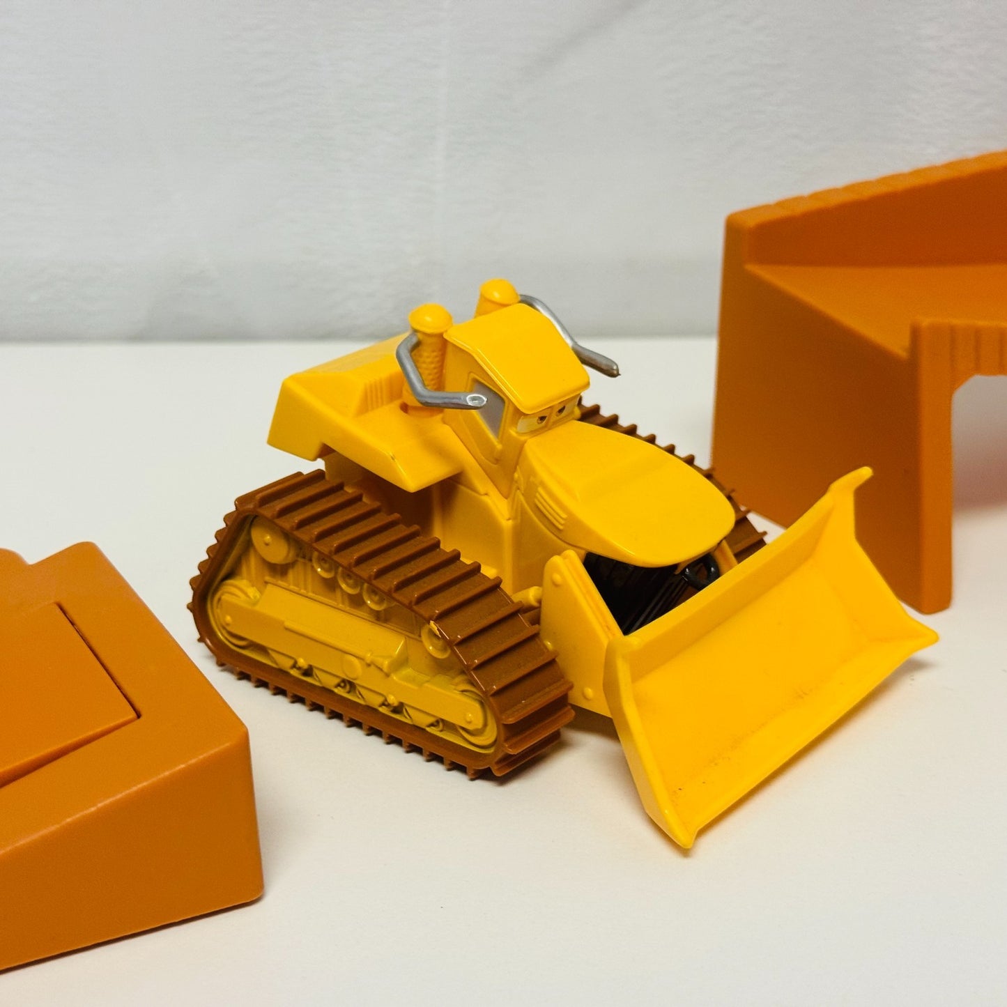 Disney Pixar Cars Toon - EL MATERDOR TRACK SET WITH CHUY - 1:55 Scale