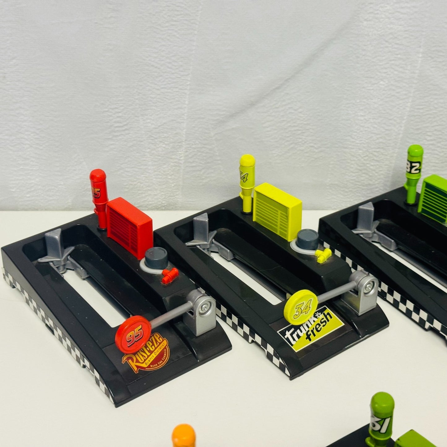 Disney Pixar Cars - PISTON CUP PIT RACE-OFF LAUNCHERS SET OF 15 - 1:55 Diecast