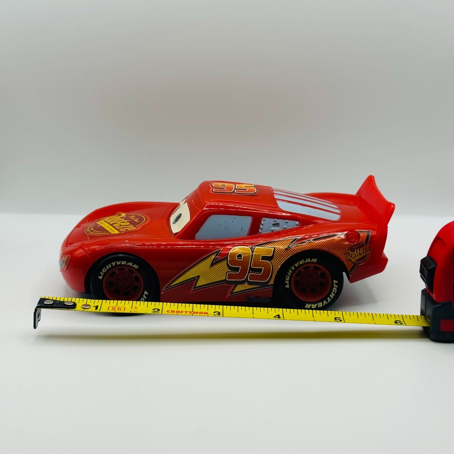 Disney Pixar Cars - LIGHTNING MCQUEEN Race O Rama 2009 - 6" Plastic