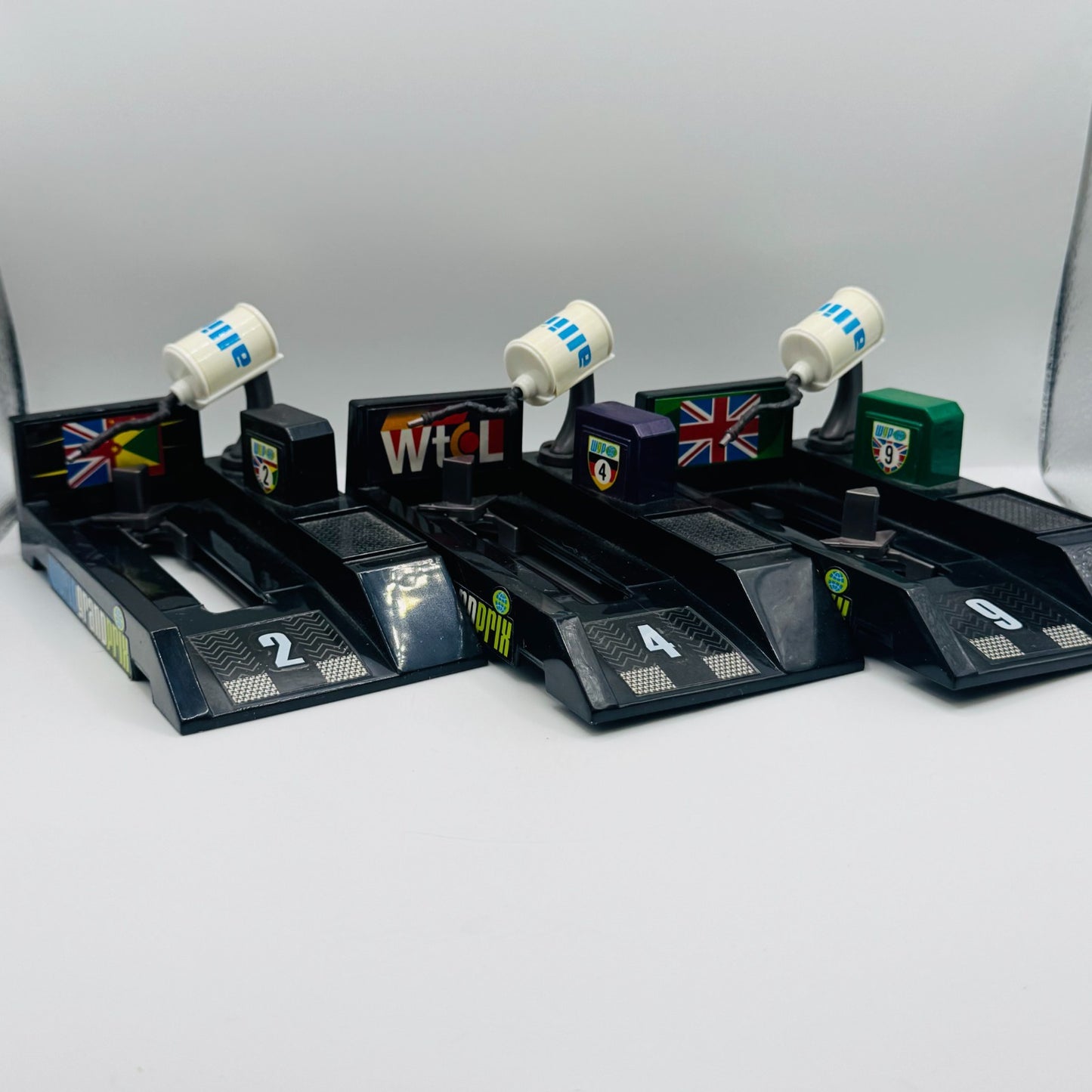 Disney Pixar Cars - WGP LEWIS MAX NIGEL PIT STOP LAUNCHERS Cars 2 - 1:55 Diecast