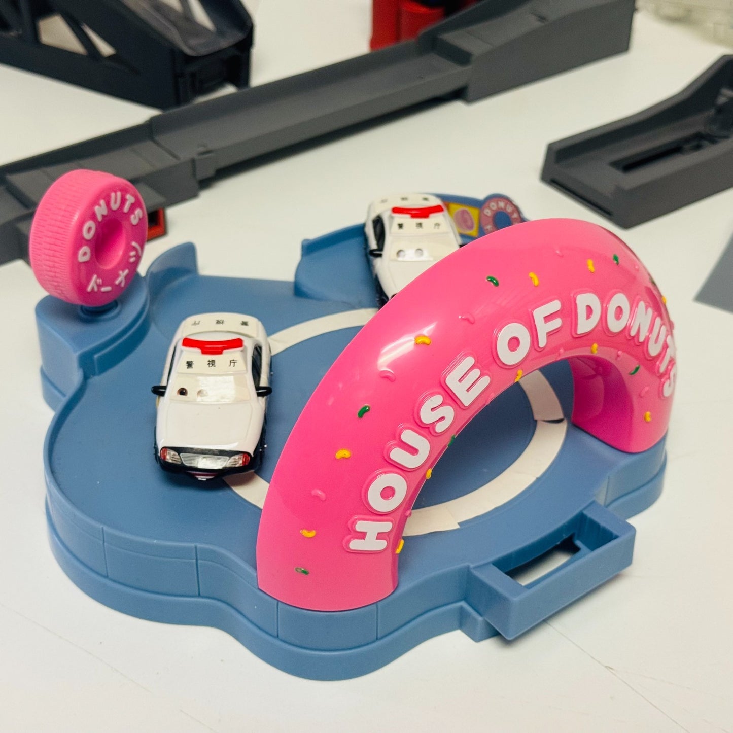 Disney Pixar Cars - INCOMPLETE PLAYSETS TOKYO MATER HOUSE OF DONUTS - 1:55 Scale