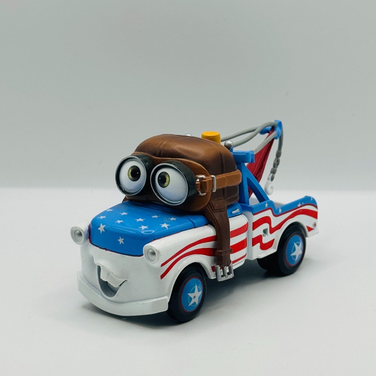 Disney Pixar Cars - MATER THE GREATER AVIATOR MATER Disney Store - 1:43 Diecast
