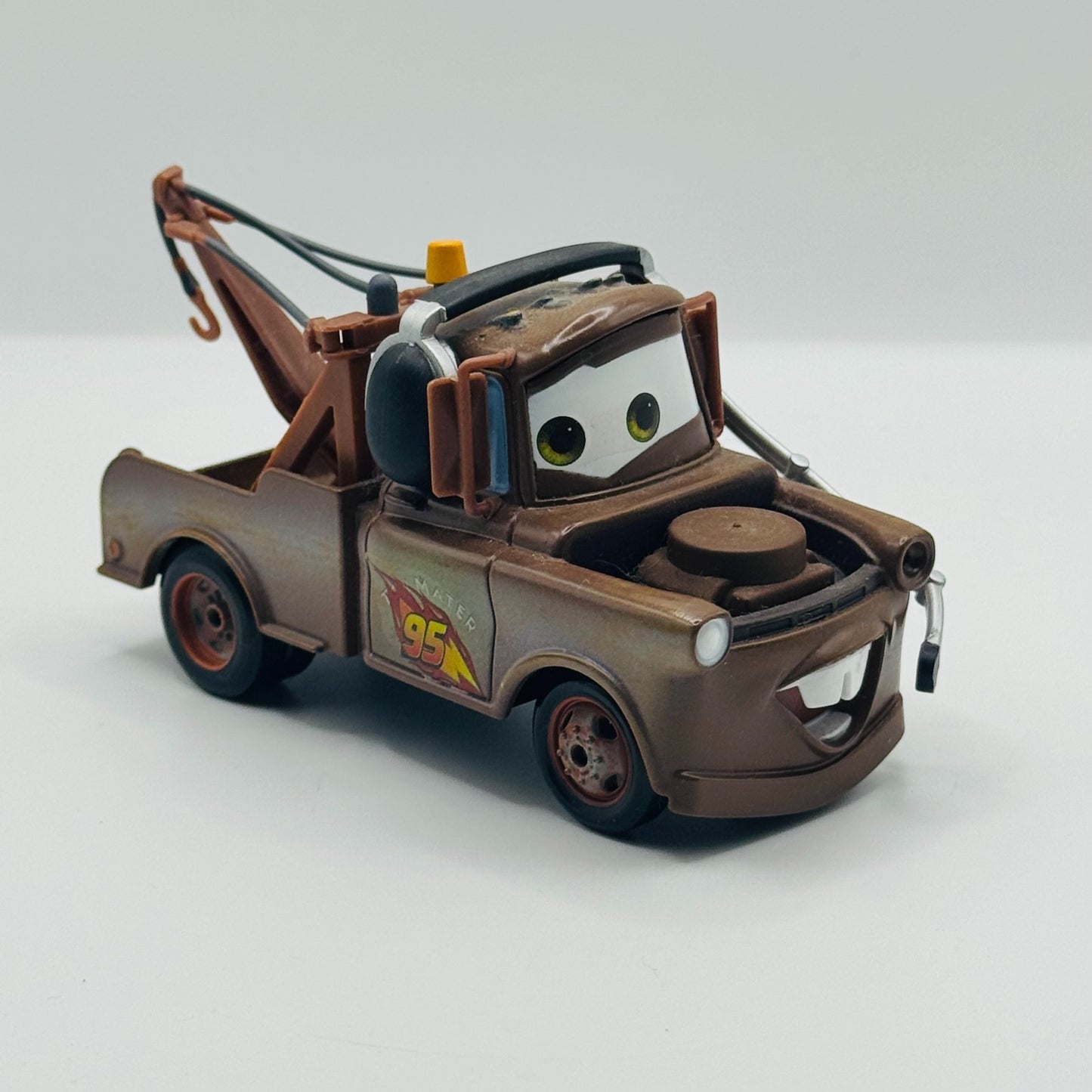 Disney Pixar Cars - RACE TEAM MATER WITH HEADSET Disney Store - 1:43 Diecast