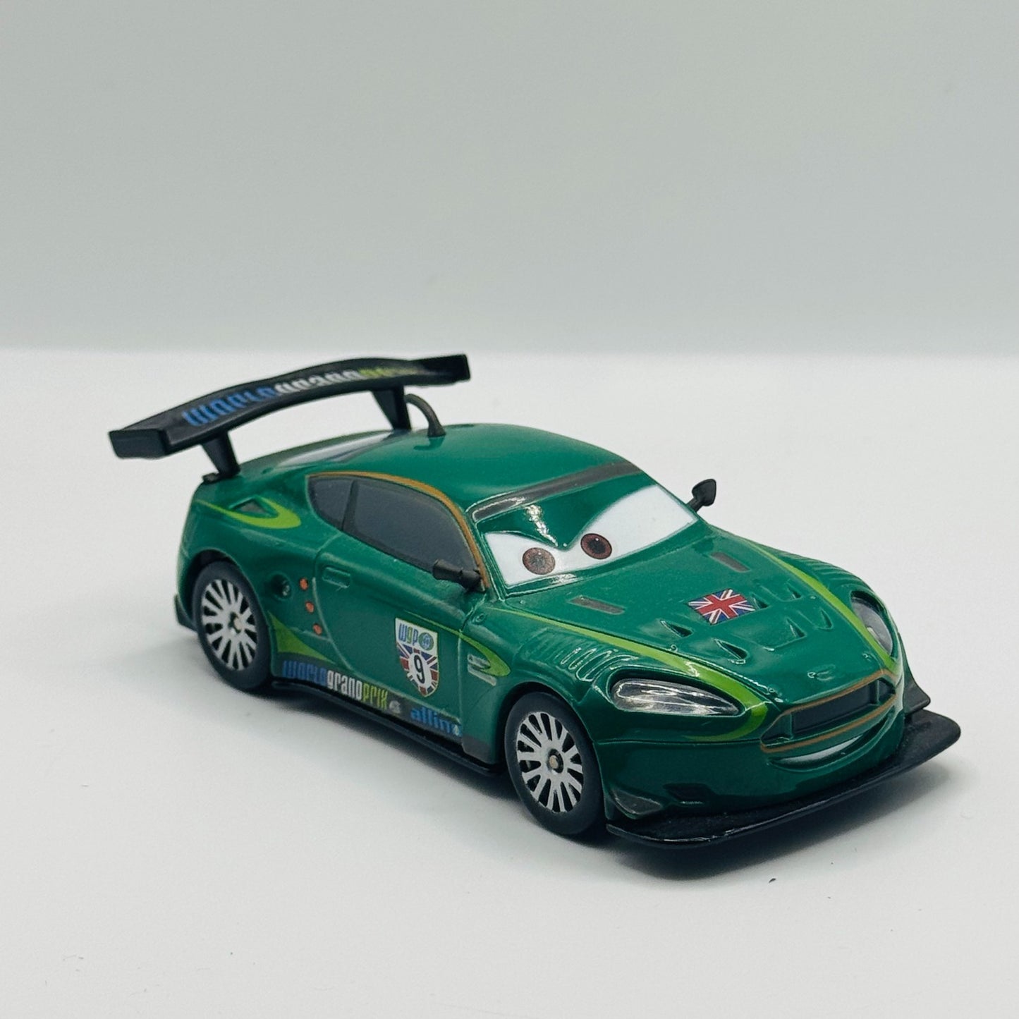 Disney Pixar Cars - WGP NIGEL GEARSLEY Disney Store - 1:43 Diecast