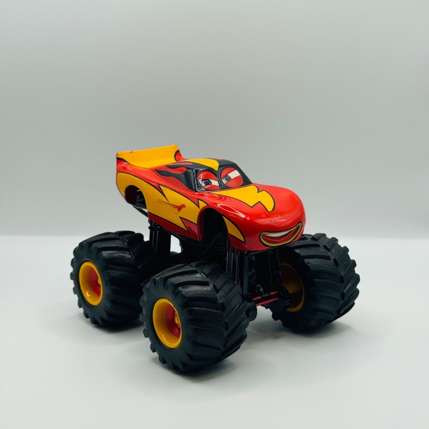 Disney Pixar Cars MONSTER TRUCK MATER PADDY I-SCREAMER Disney Store 1:43 Diecast