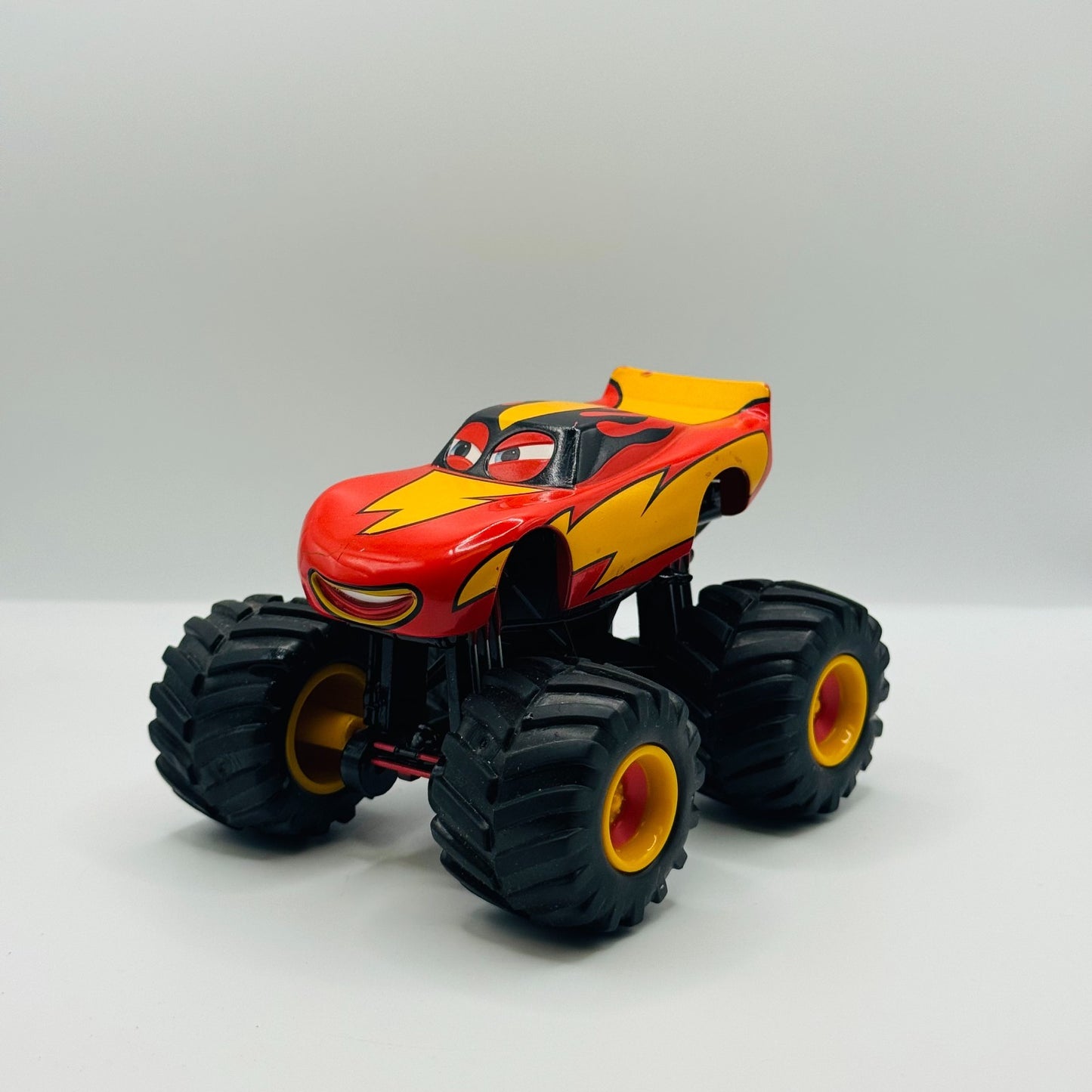 Disney Pixar Cars MONSTER TRUCK MATER PADDY I-SCREAMER Disney Store 1:43 Diecast