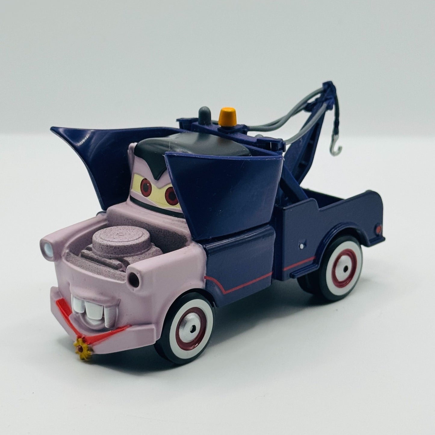 Disney Pixar Cars - VAMPIRE DRACULA MATER Disney Store - 1:43 Diecast